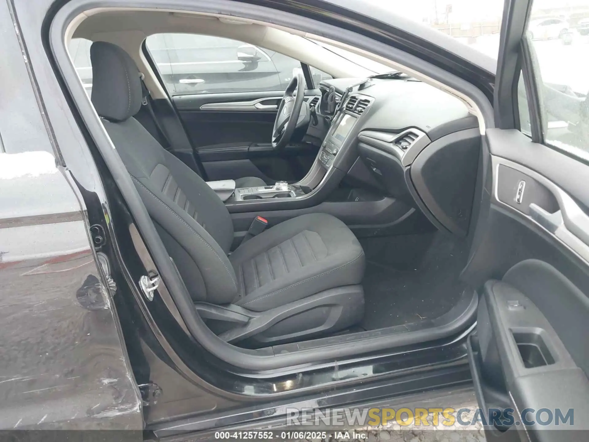 5 Photograph of a damaged car 3FA6P0HD3LR232812 FORD FUSION 2020