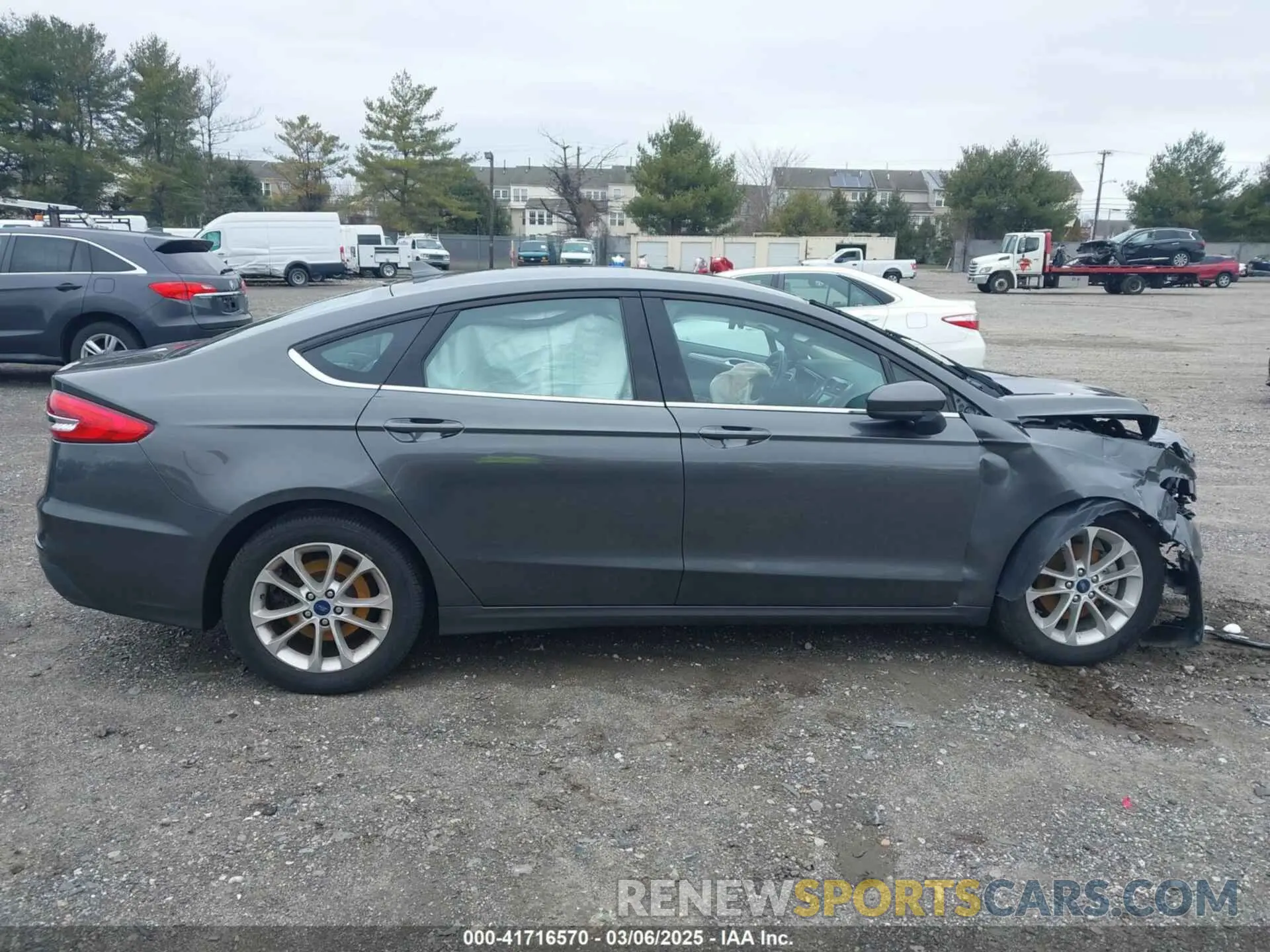 13 Photograph of a damaged car 3FA6P0HD3LR233913 FORD FUSION 2020
