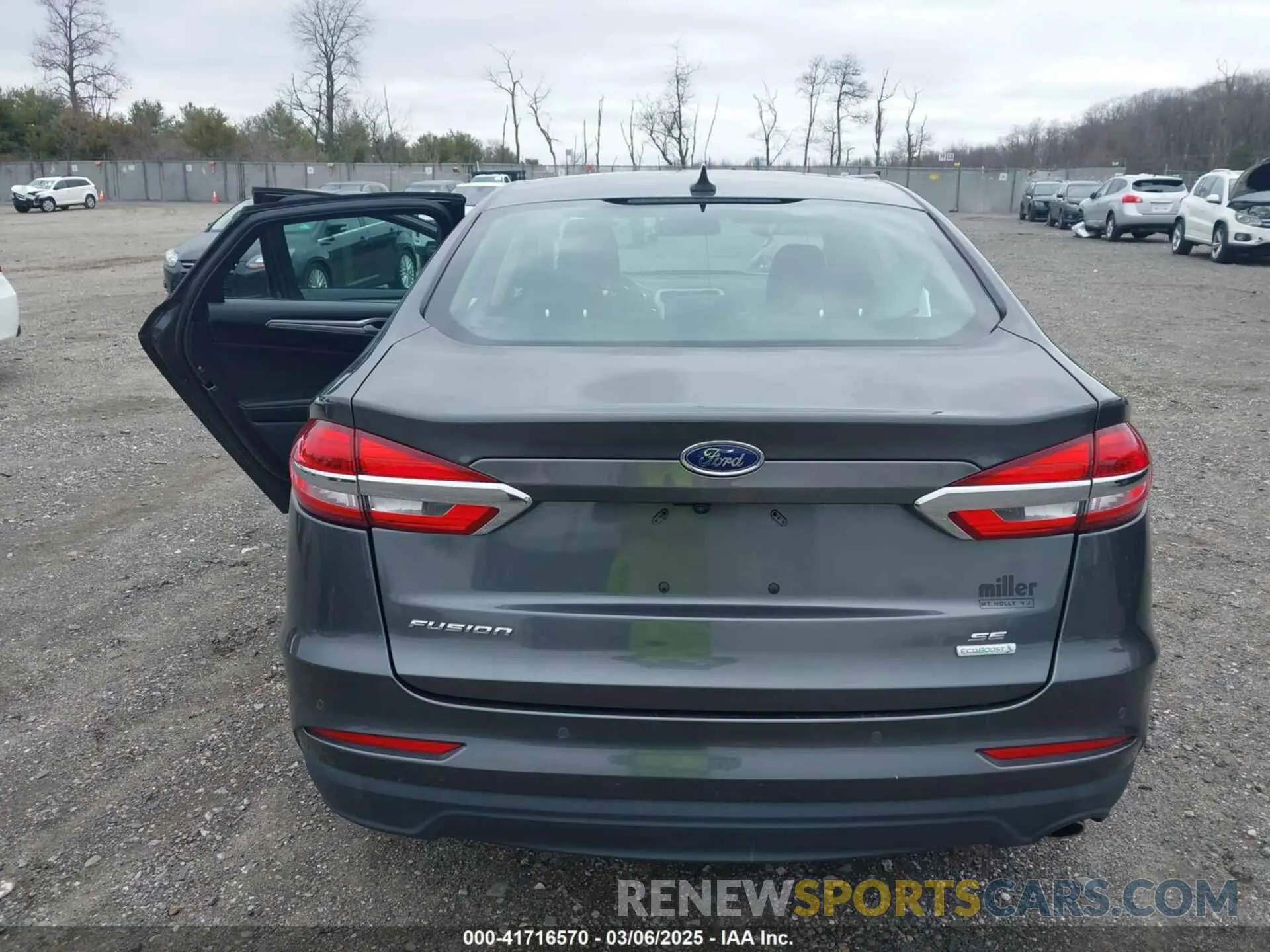 16 Photograph of a damaged car 3FA6P0HD3LR233913 FORD FUSION 2020