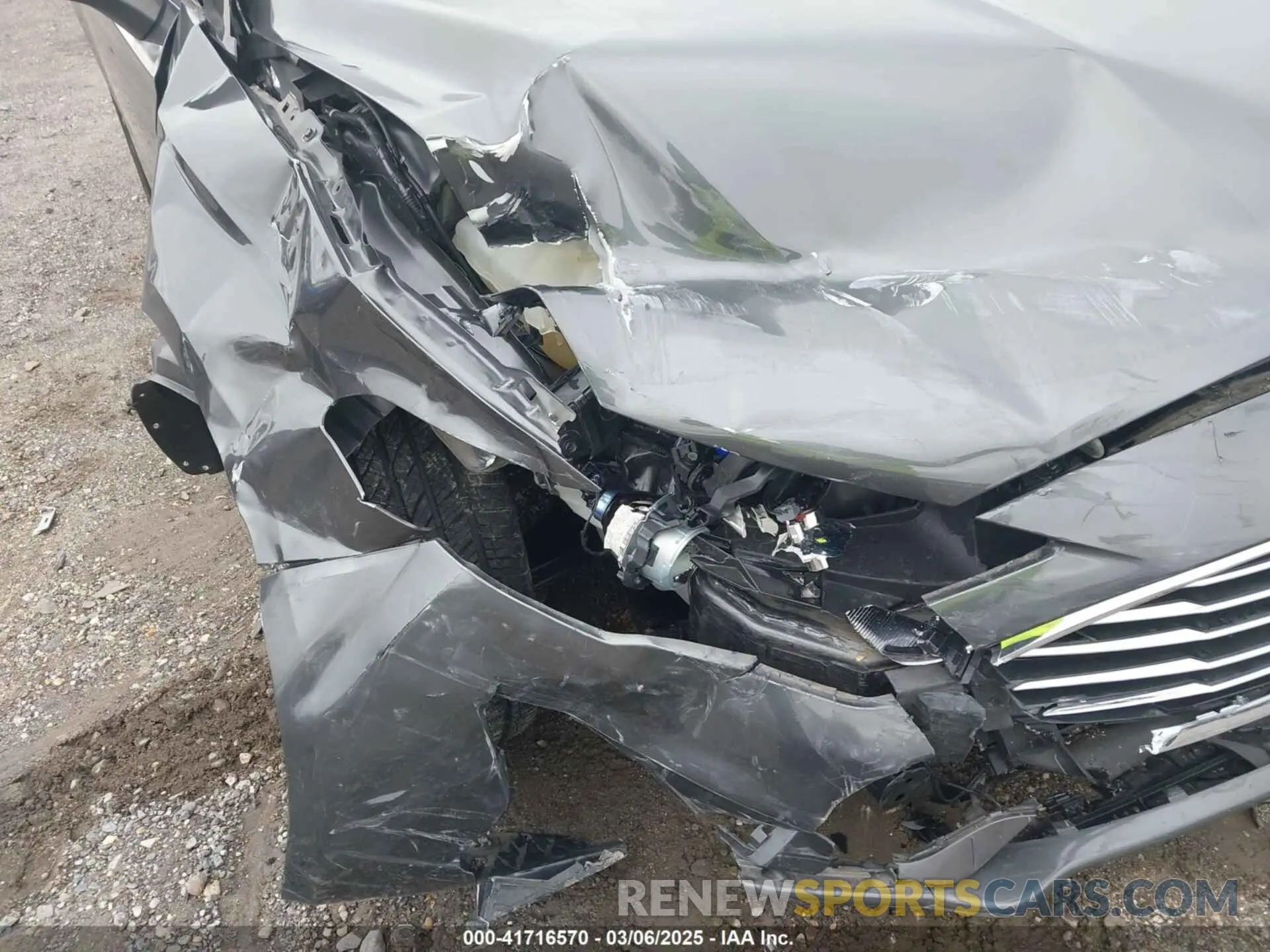 17 Photograph of a damaged car 3FA6P0HD3LR233913 FORD FUSION 2020