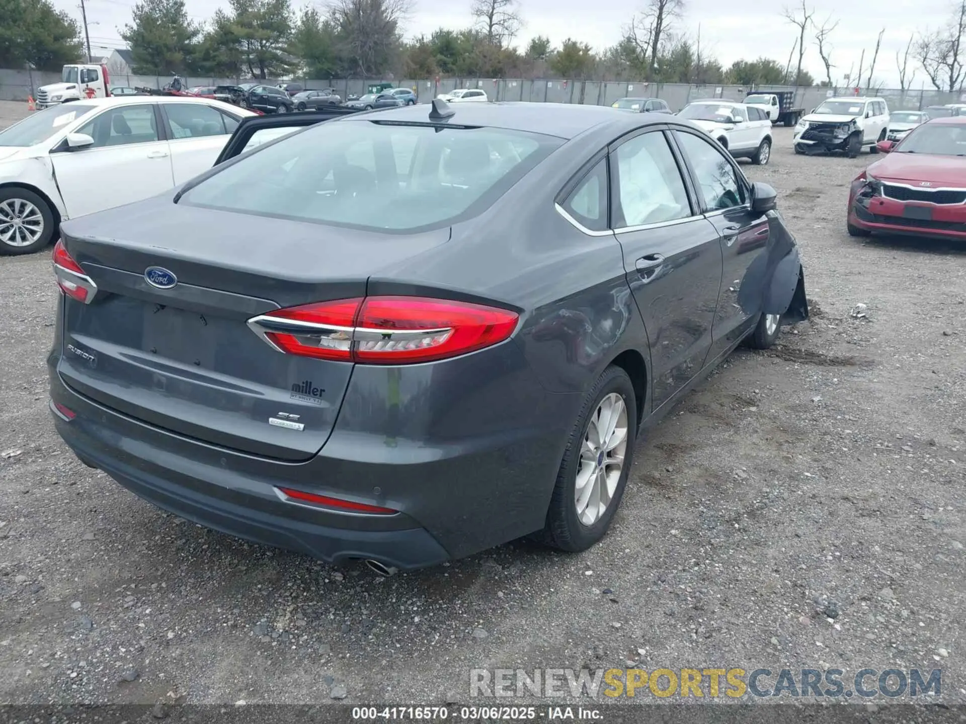 4 Photograph of a damaged car 3FA6P0HD3LR233913 FORD FUSION 2020