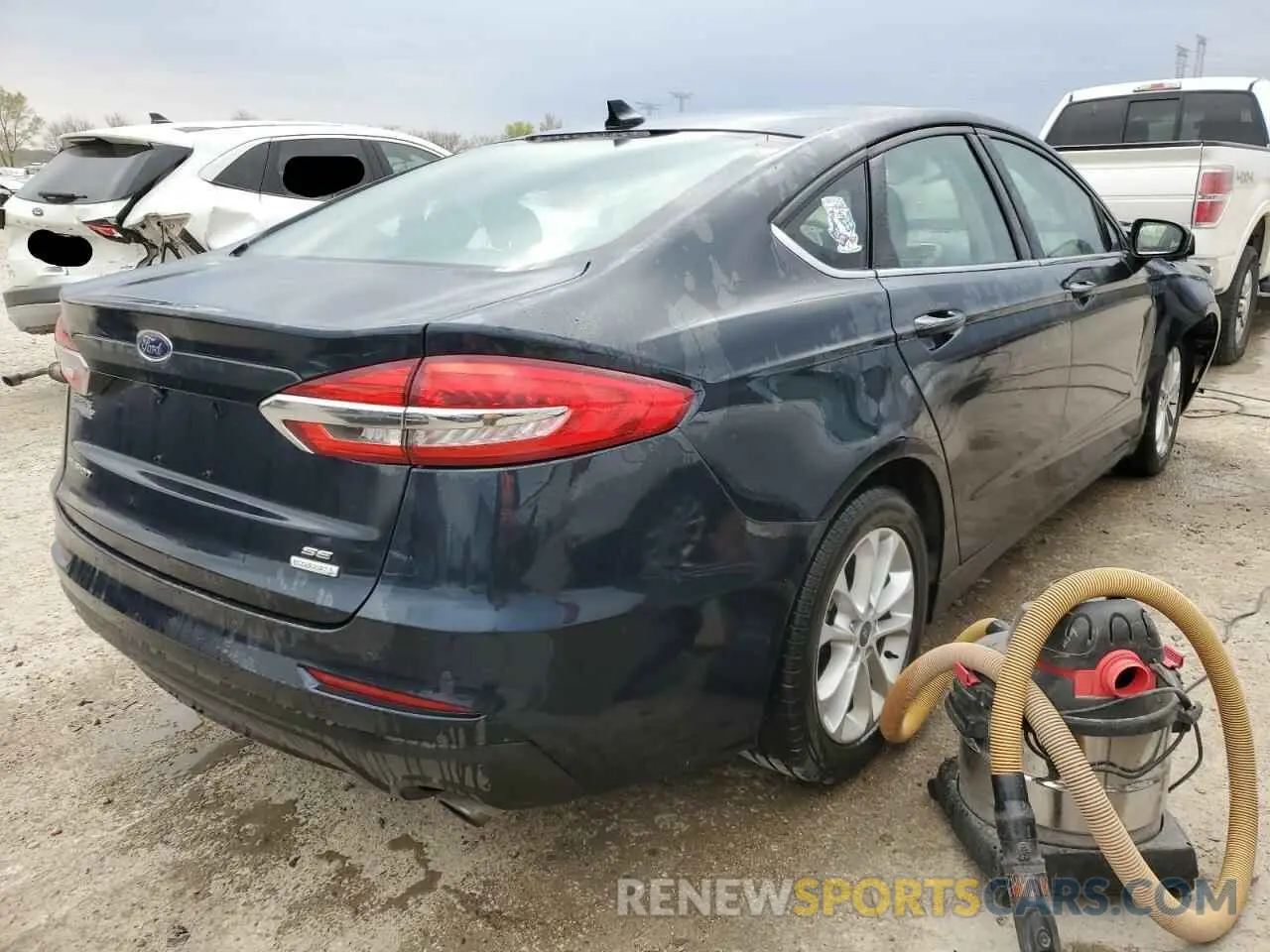 3 Photograph of a damaged car 3FA6P0HD3LR250887 FORD FUSION 2020