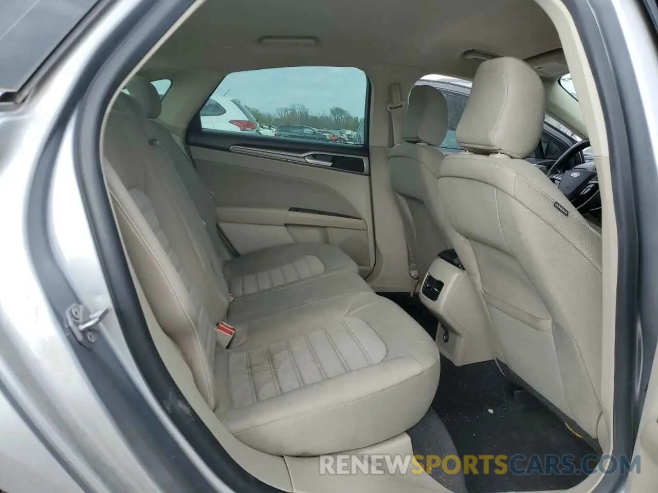 10 Photograph of a damaged car 3FA6P0HD3LR257015 FORD FUSION 2020