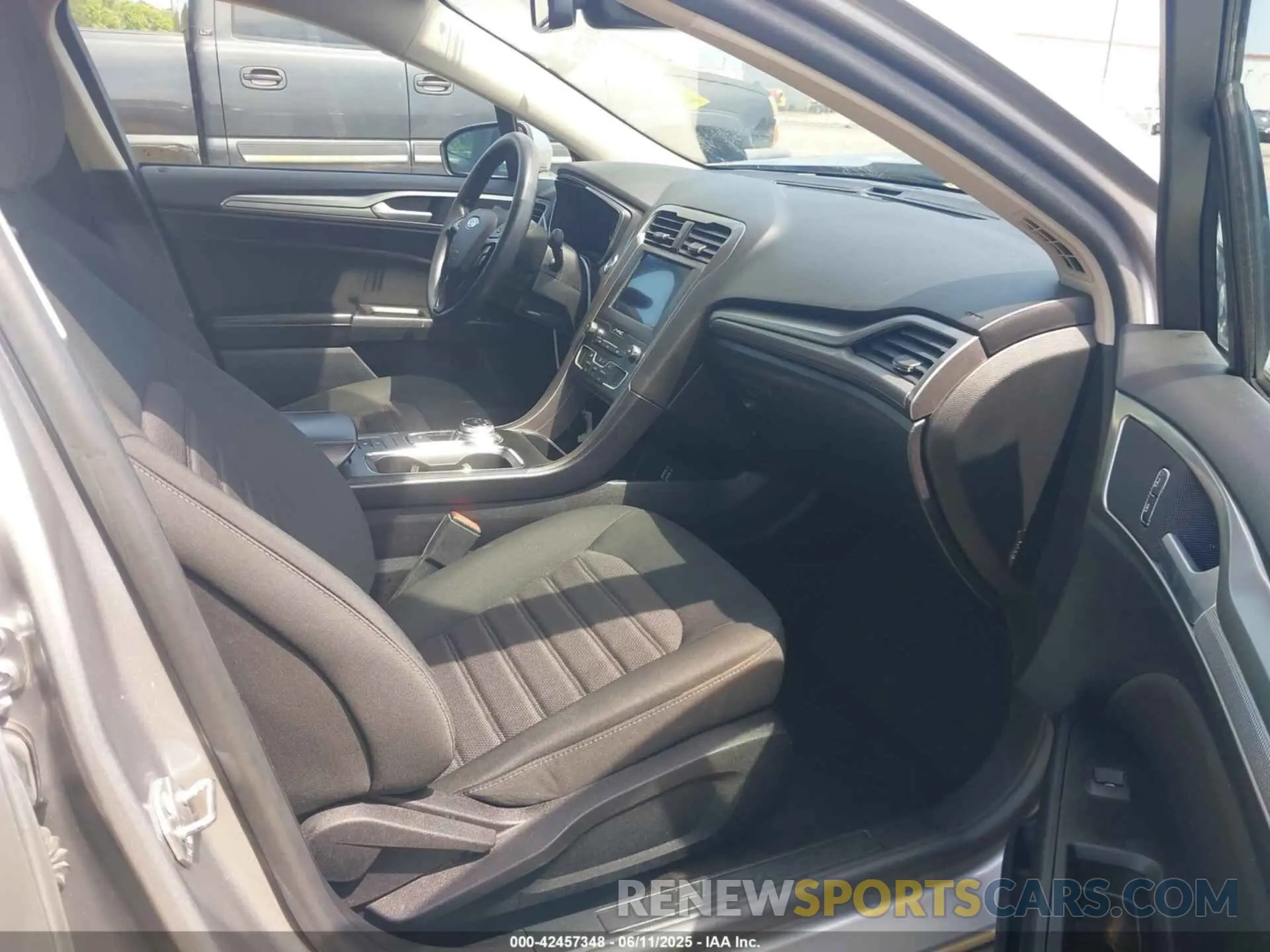 5 Photograph of a damaged car 3FA6P0HD4LR184141 FORD FUSION 2020