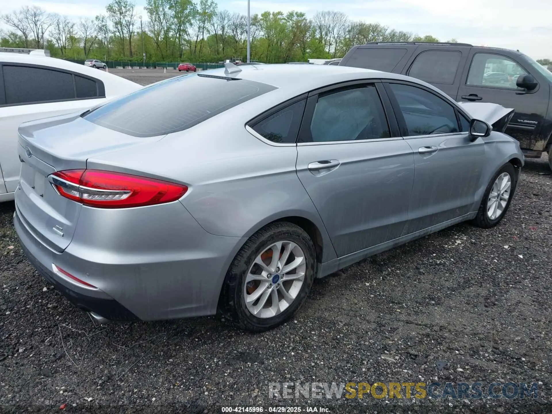 4 Photograph of a damaged car 3FA6P0HD4LR188366 FORD FUSION 2020