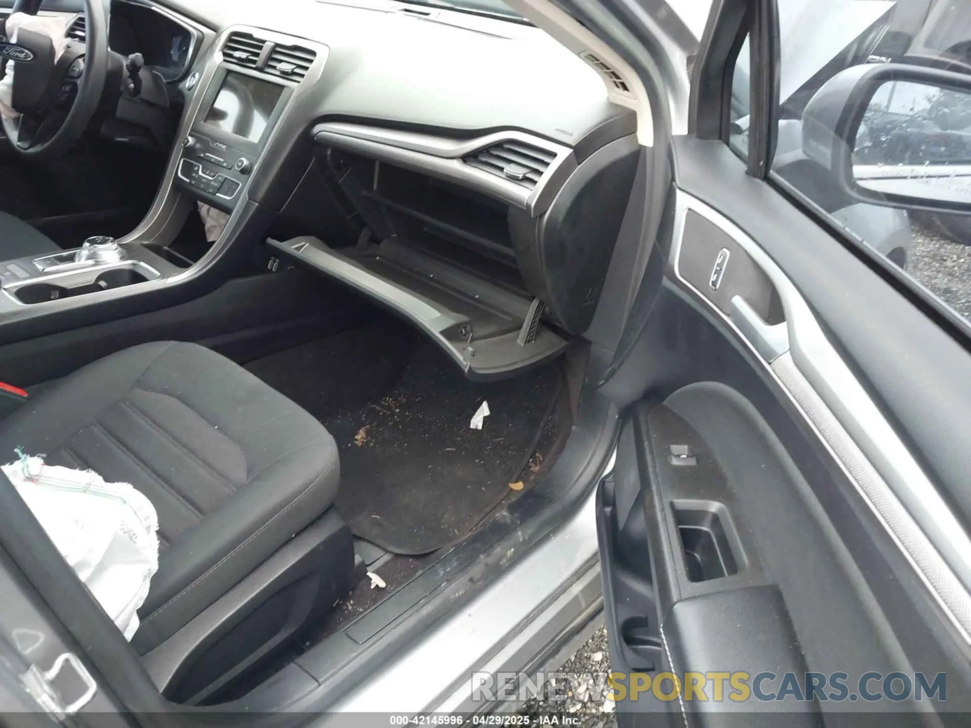 5 Photograph of a damaged car 3FA6P0HD4LR188366 FORD FUSION 2020