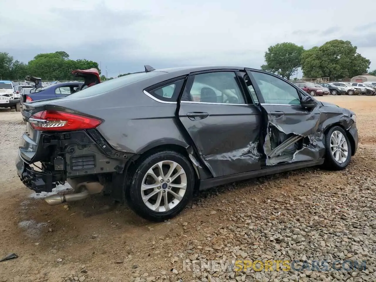 3 Photograph of a damaged car 3FA6P0HD4LR197438 FORD FUSION 2020