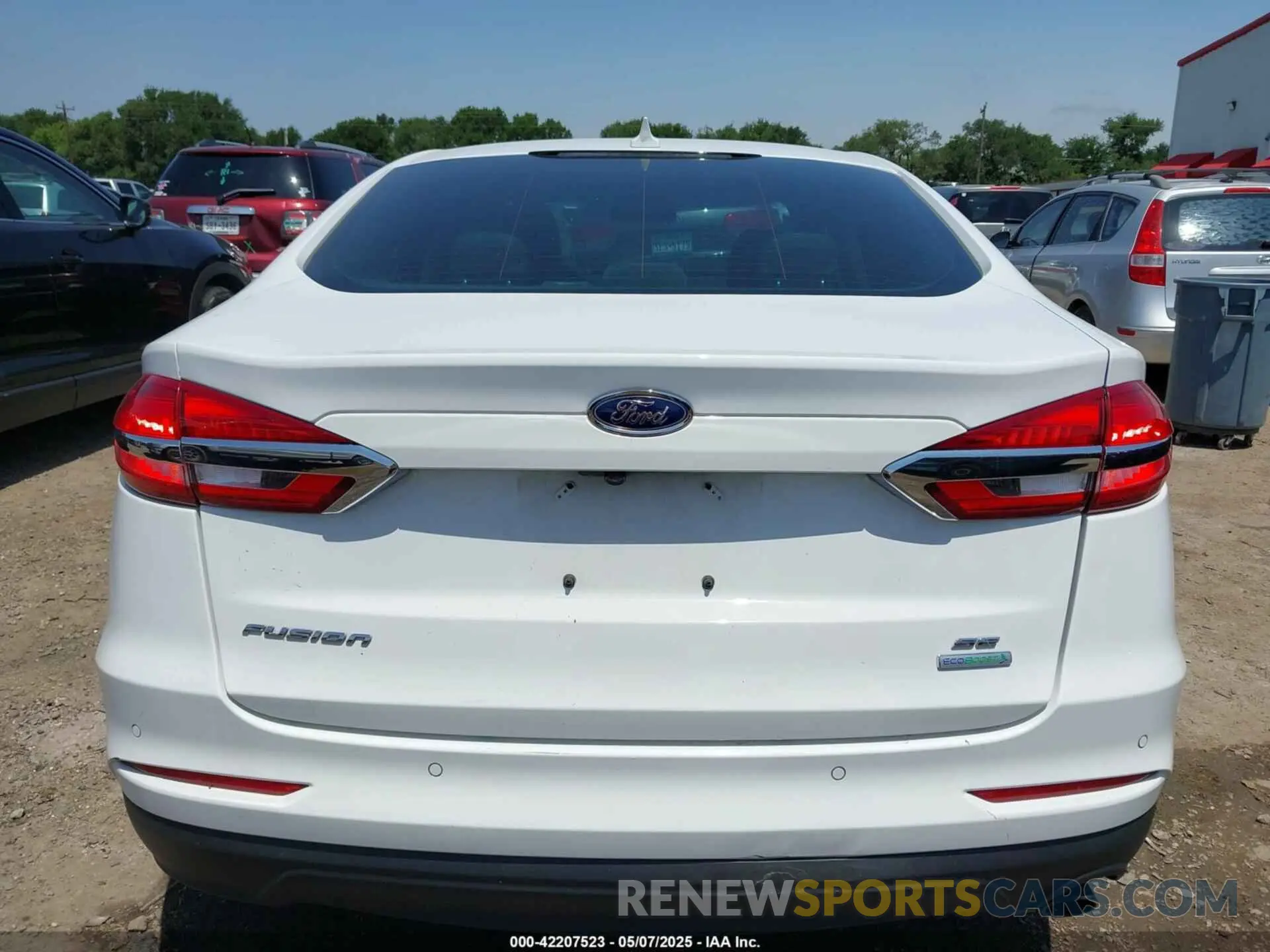 15 Photograph of a damaged car 3FA6P0HD4LR232009 FORD FUSION 2020