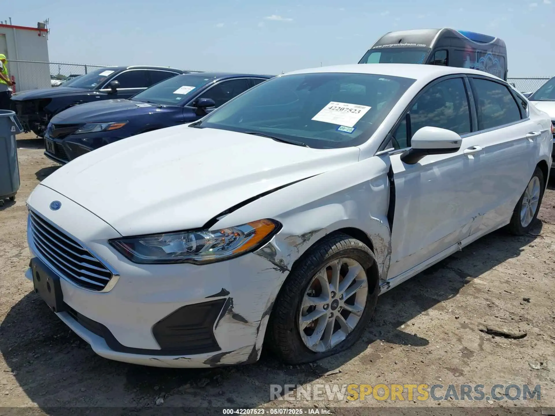 2 Photograph of a damaged car 3FA6P0HD4LR232009 FORD FUSION 2020