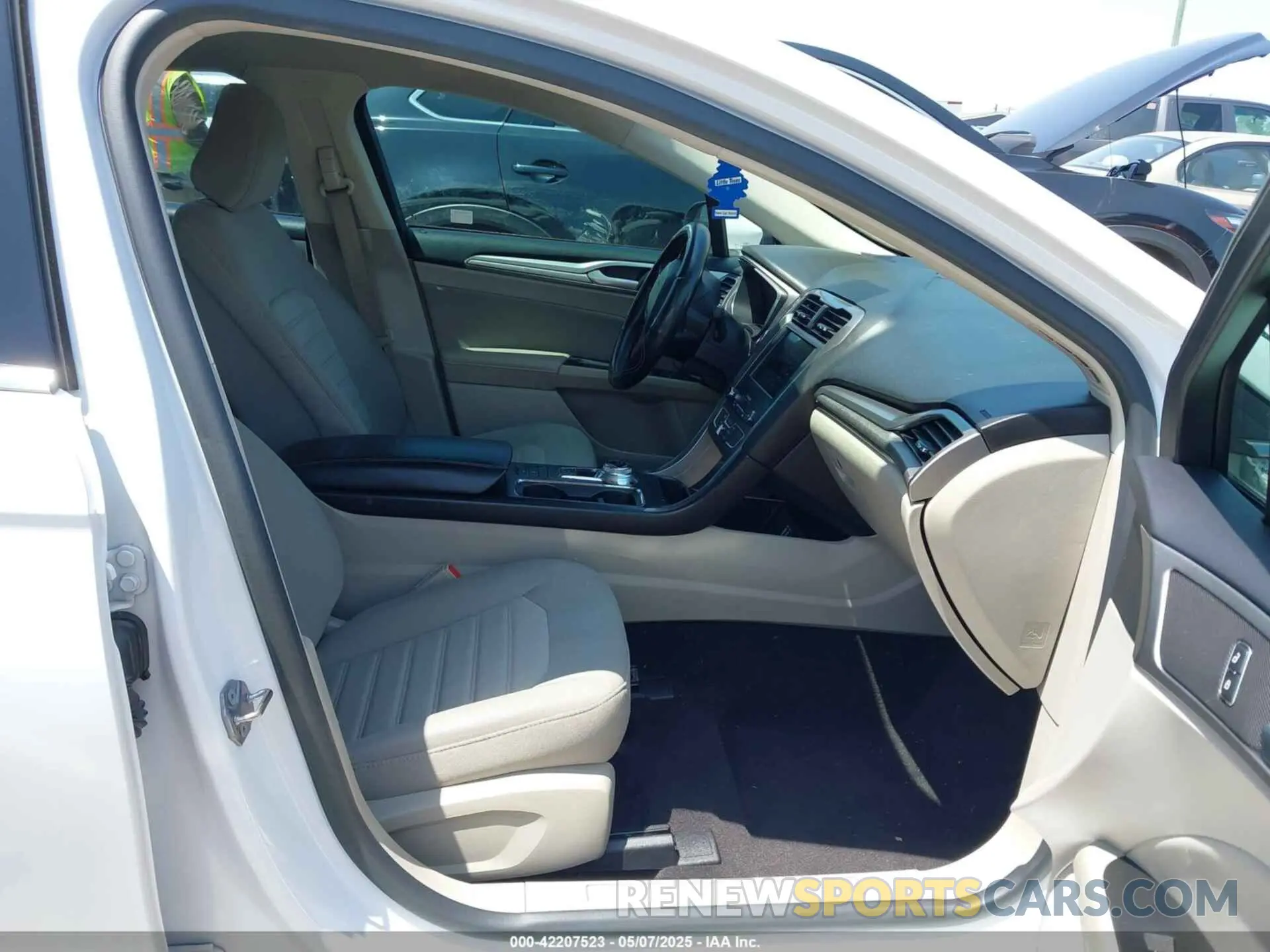 5 Photograph of a damaged car 3FA6P0HD4LR232009 FORD FUSION 2020