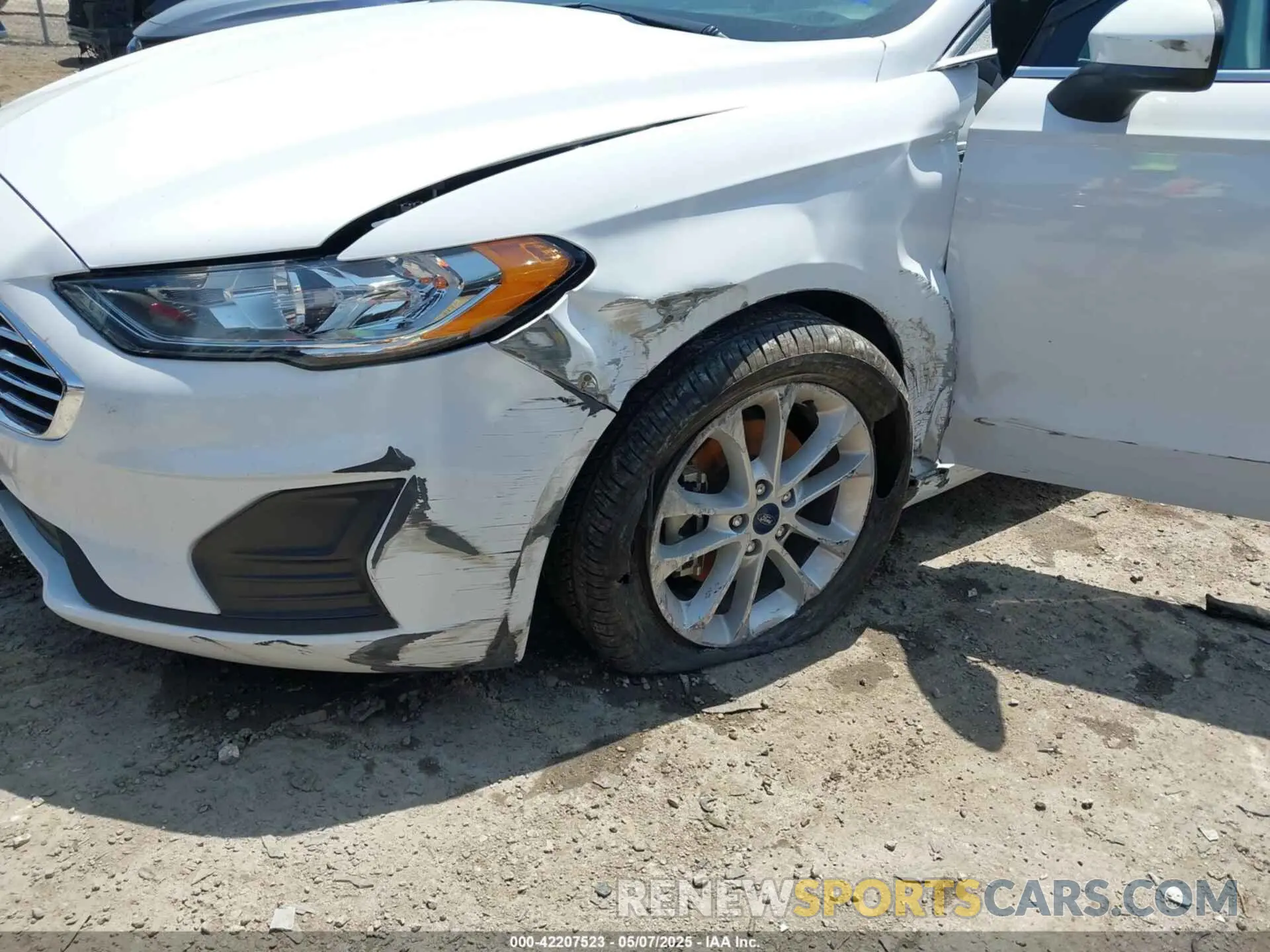 6 Photograph of a damaged car 3FA6P0HD4LR232009 FORD FUSION 2020
