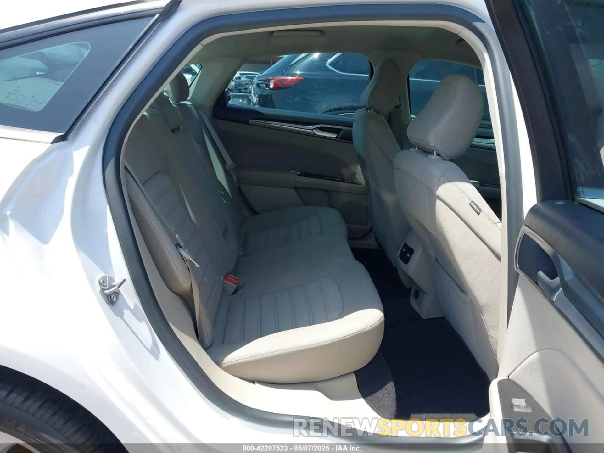 8 Photograph of a damaged car 3FA6P0HD4LR232009 FORD FUSION 2020