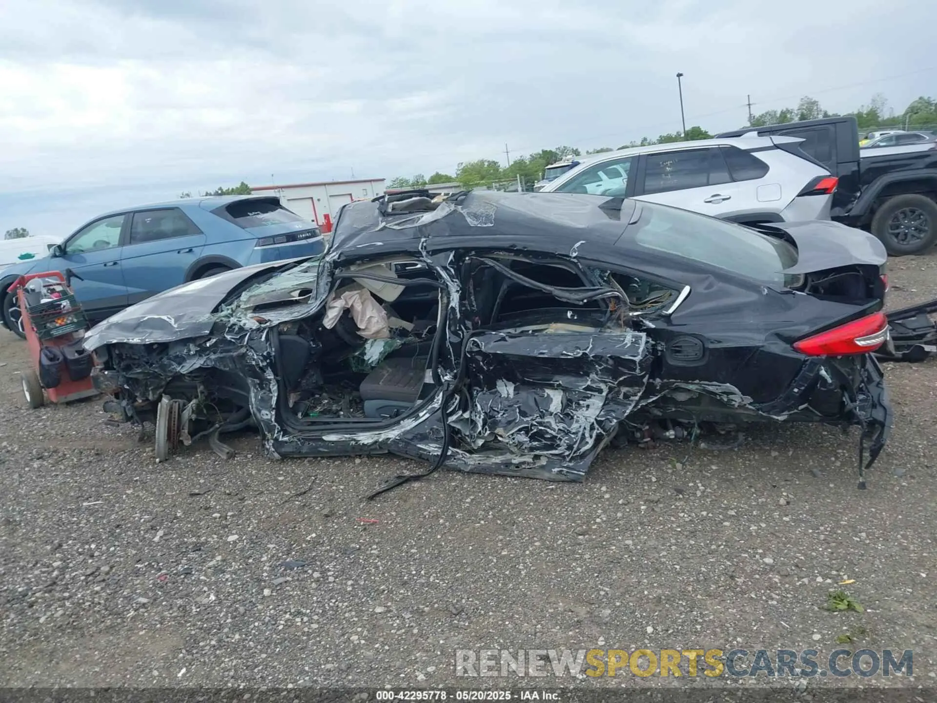 13 Photograph of a damaged car 3FA6P0HD4LR236240 FORD FUSION 2020