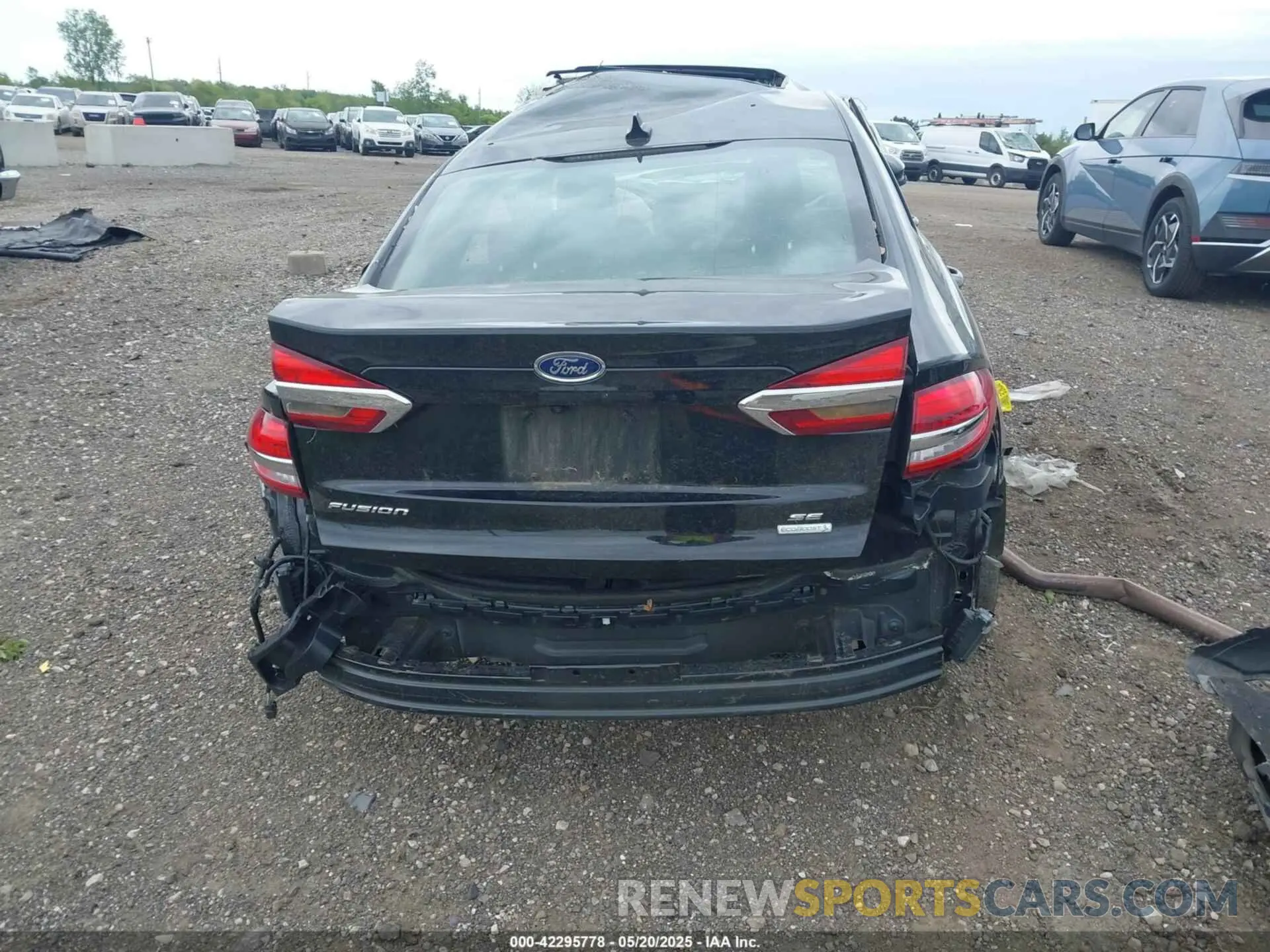 15 Photograph of a damaged car 3FA6P0HD4LR236240 FORD FUSION 2020