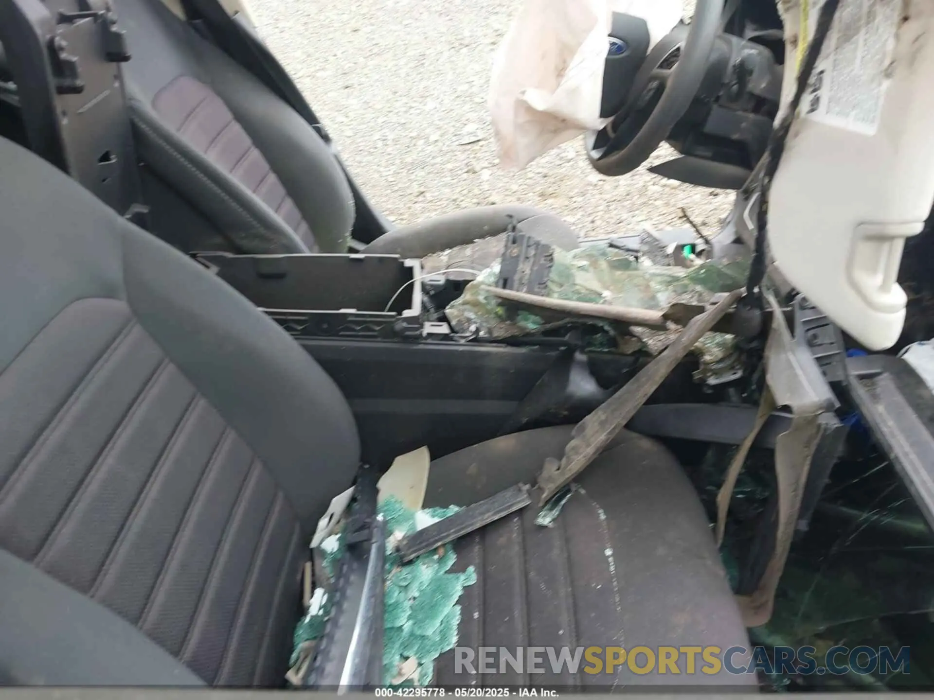 5 Photograph of a damaged car 3FA6P0HD4LR236240 FORD FUSION 2020