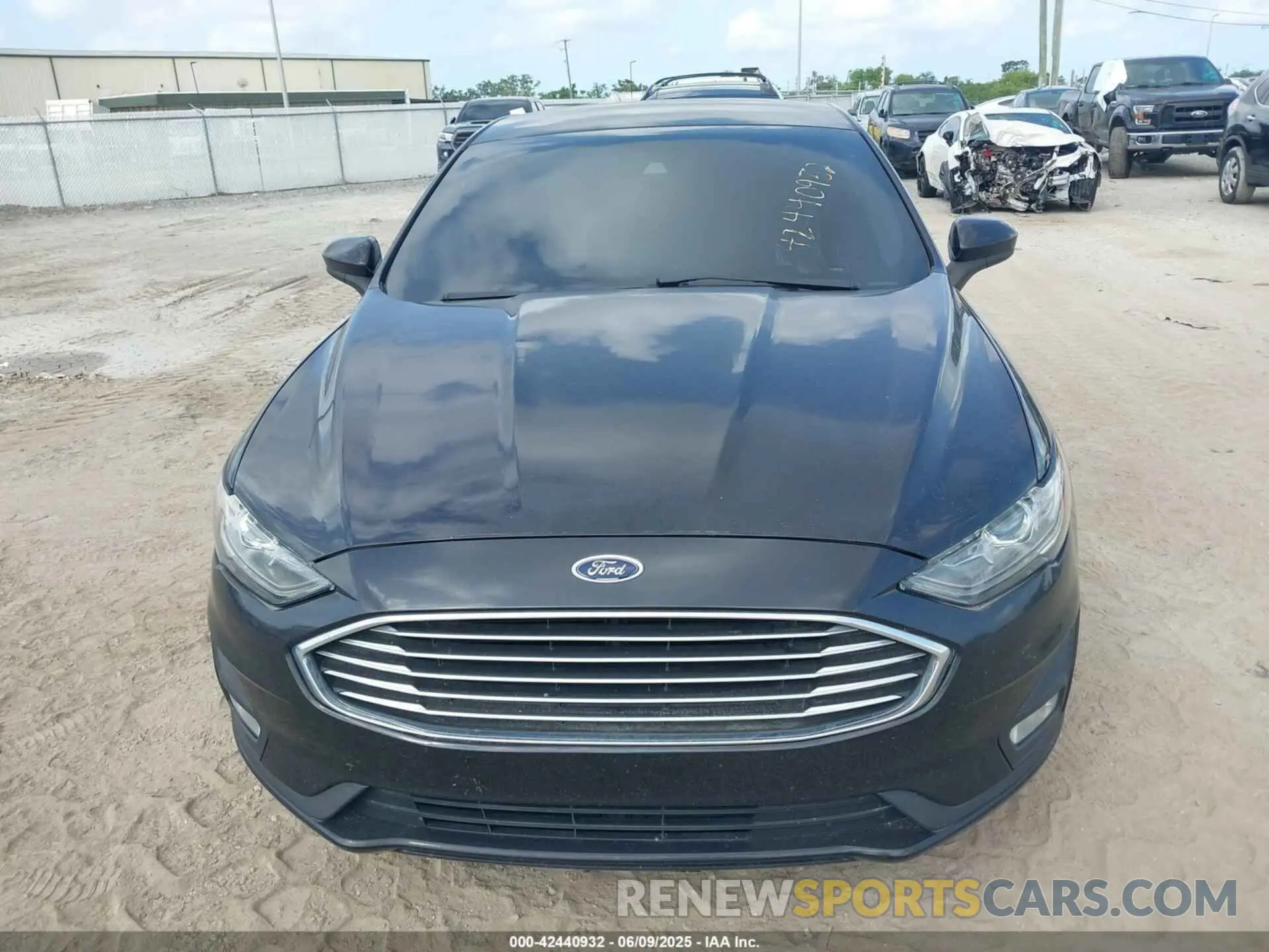 12 Photograph of a damaged car 3FA6P0HD4LR236433 FORD FUSION 2020