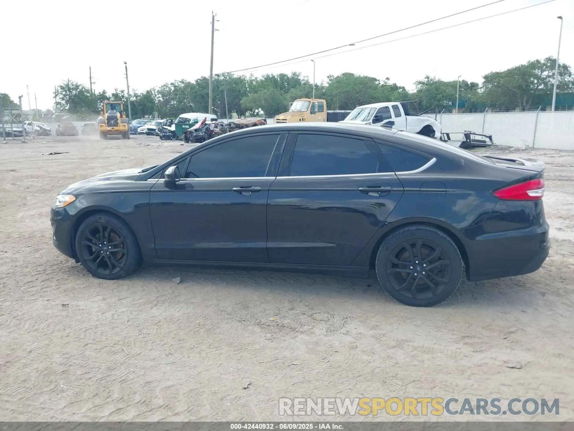 14 Photograph of a damaged car 3FA6P0HD4LR236433 FORD FUSION 2020
