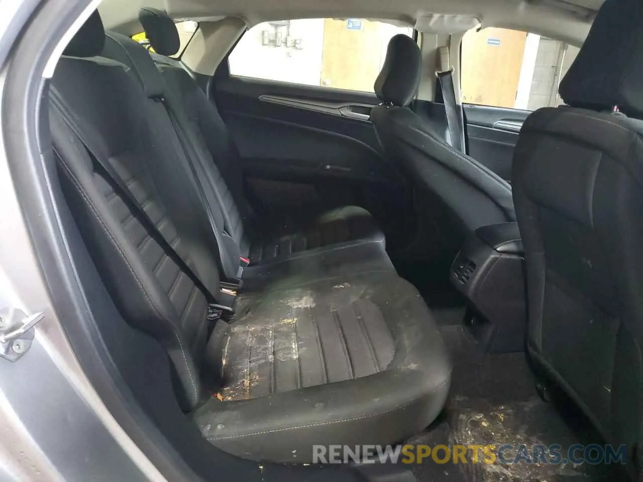 10 Photograph of a damaged car 3FA6P0HD5LR107388 FORD FUSION 2020