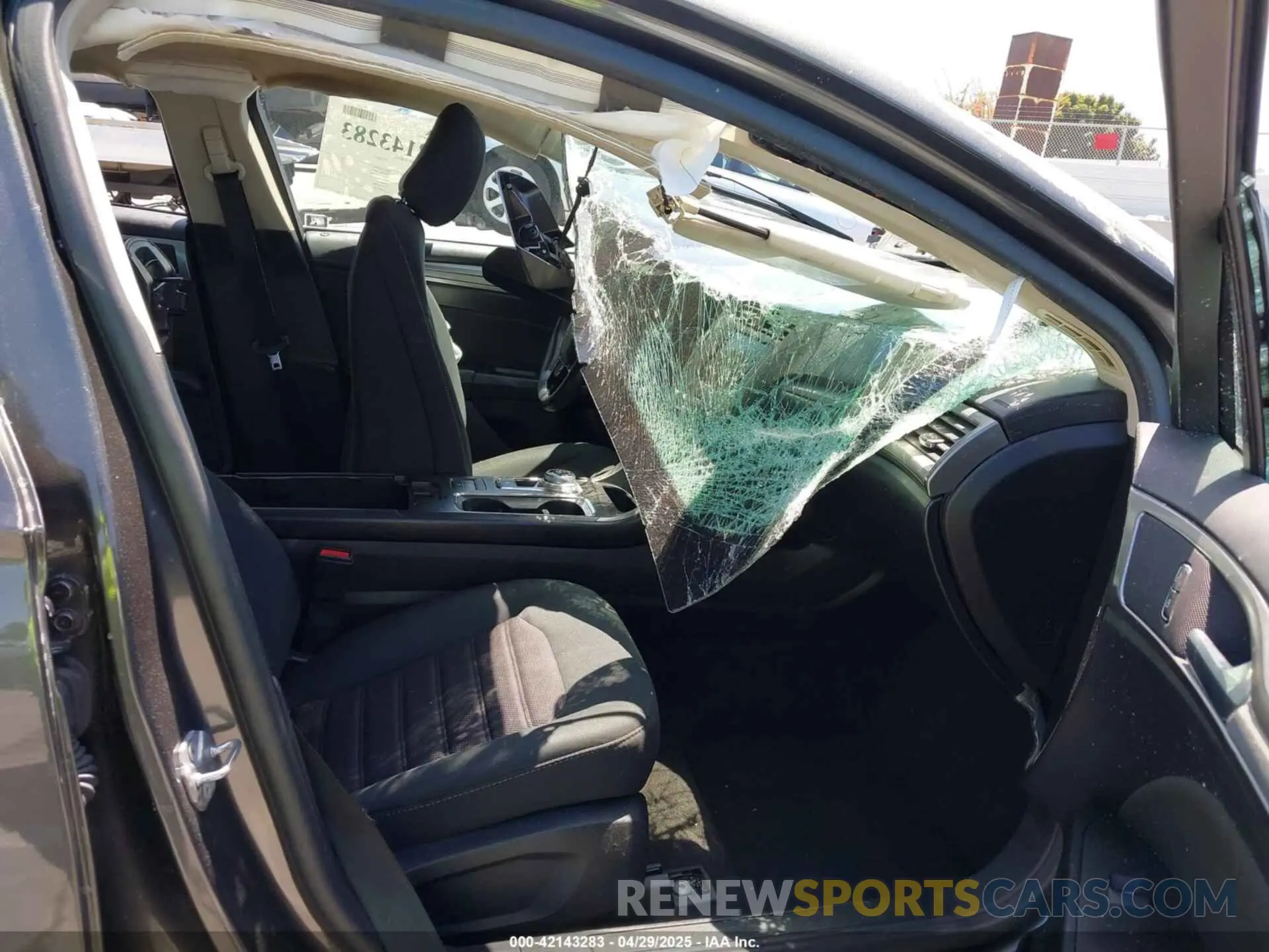 5 Photograph of a damaged car 3FA6P0HD5LR128564 FORD FUSION 2020