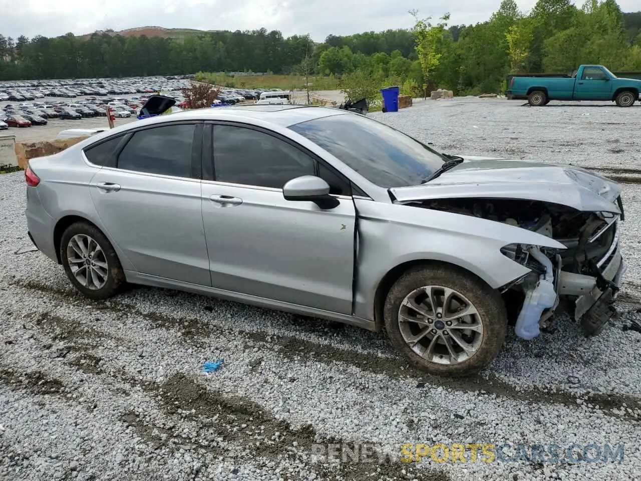 4 Photograph of a damaged car 3FA6P0HD5LR135921 FORD FUSION 2020
