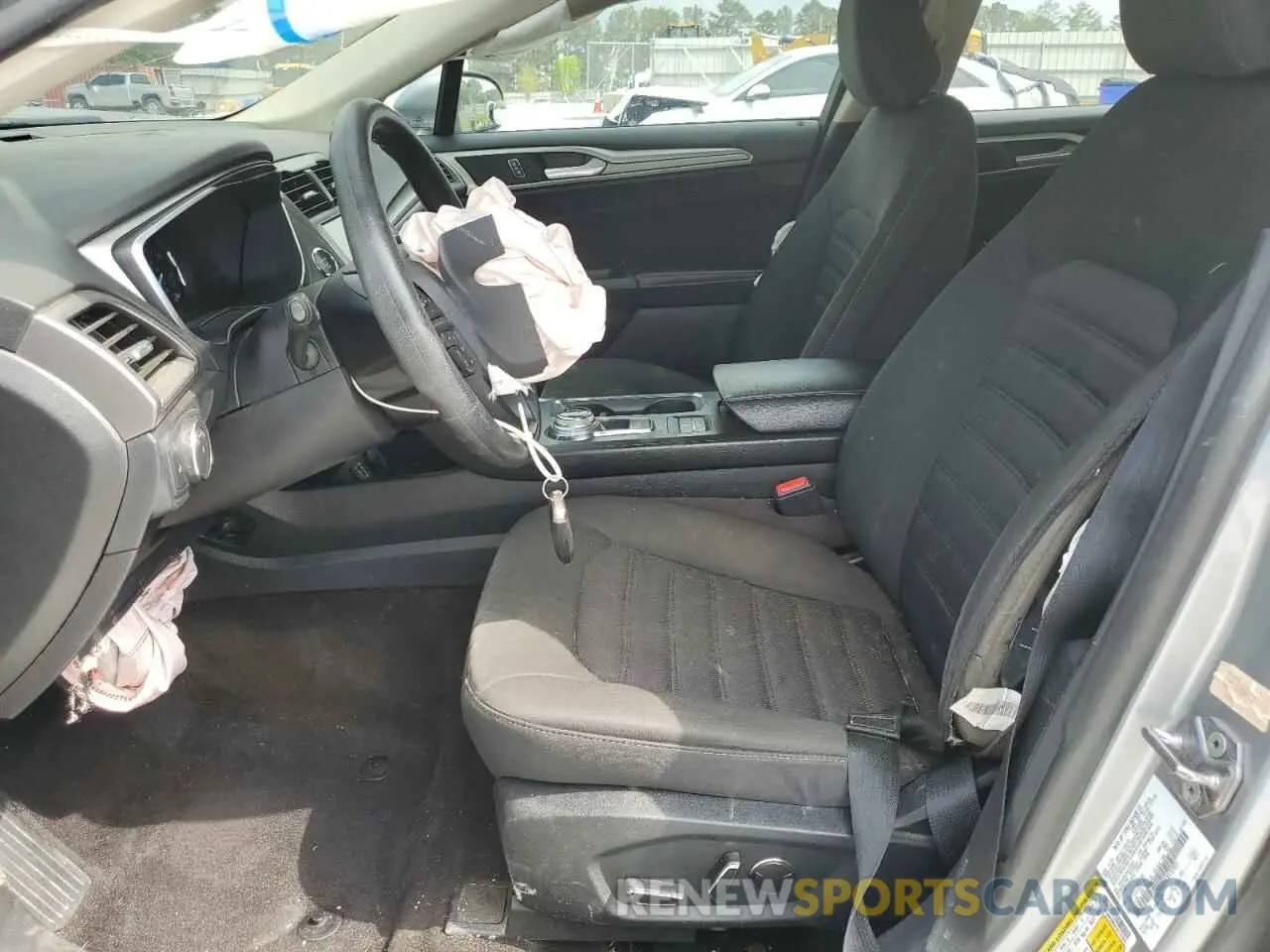 7 Photograph of a damaged car 3FA6P0HD5LR135921 FORD FUSION 2020