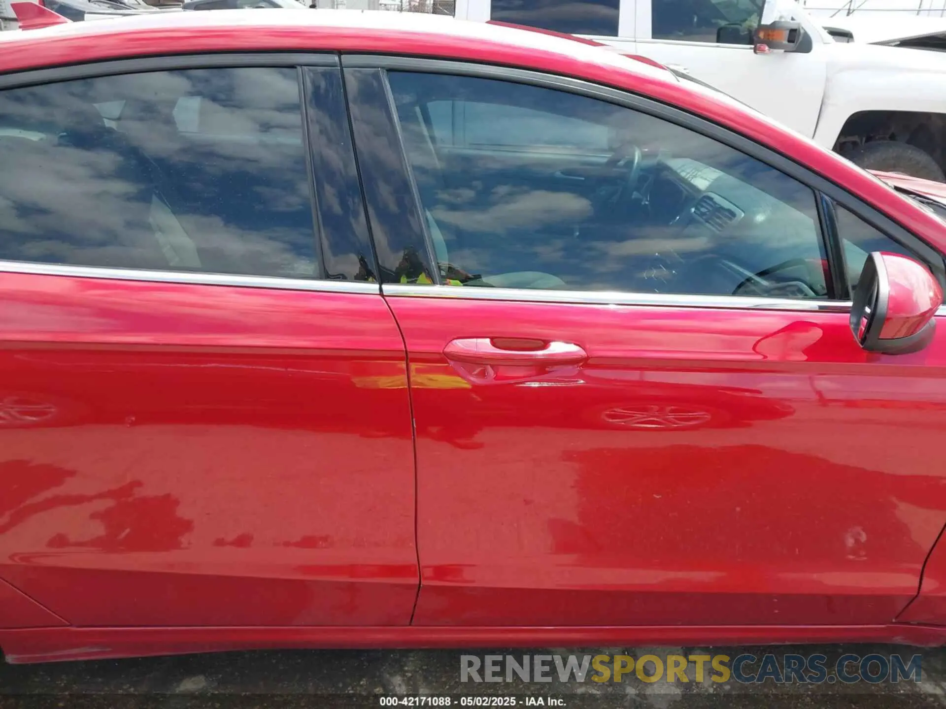 13 Photograph of a damaged car 3FA6P0HD5LR147857 FORD FUSION 2020
