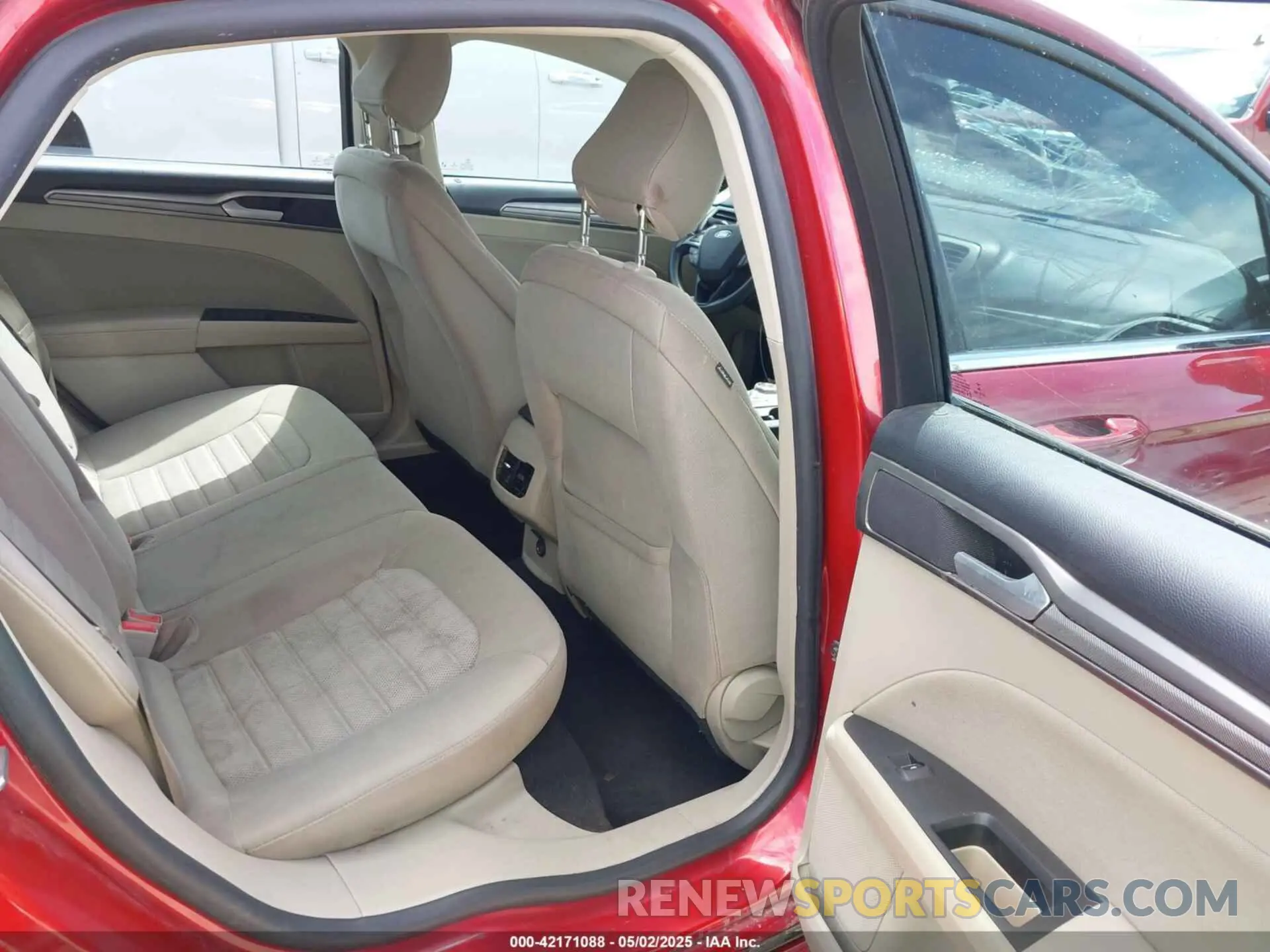 8 Photograph of a damaged car 3FA6P0HD5LR147857 FORD FUSION 2020