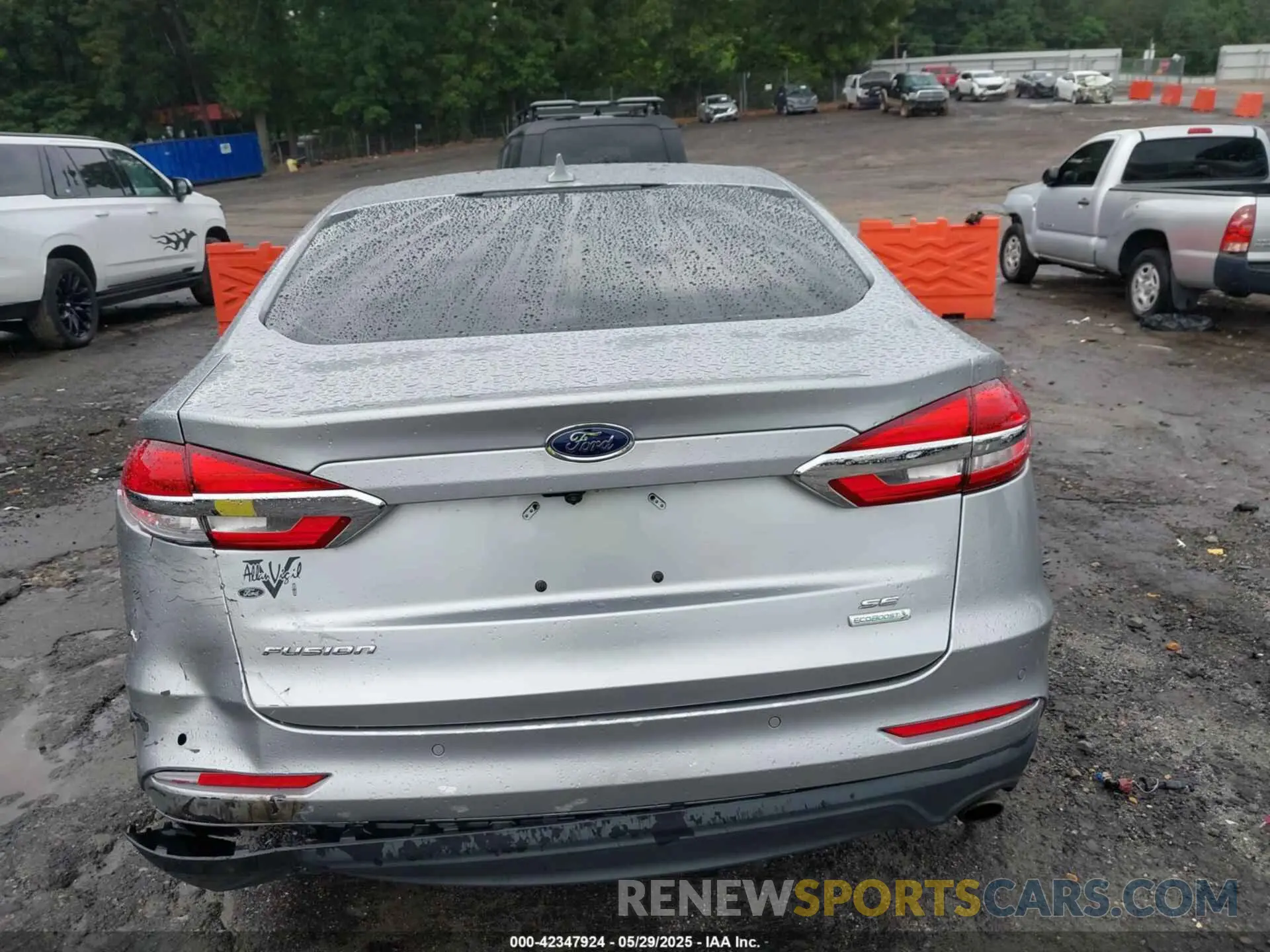 16 Photograph of a damaged car 3FA6P0HD5LR150418 FORD FUSION 2020