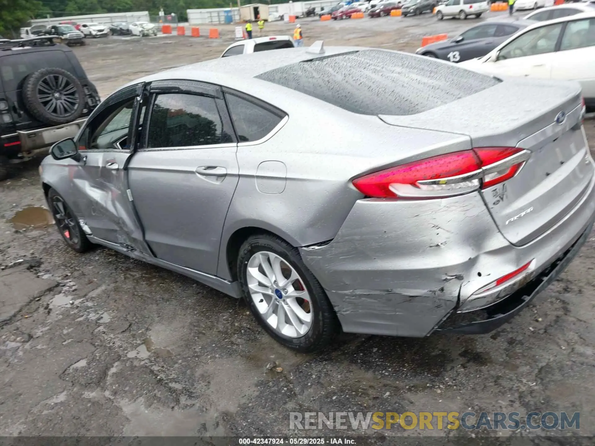 3 Photograph of a damaged car 3FA6P0HD5LR150418 FORD FUSION 2020