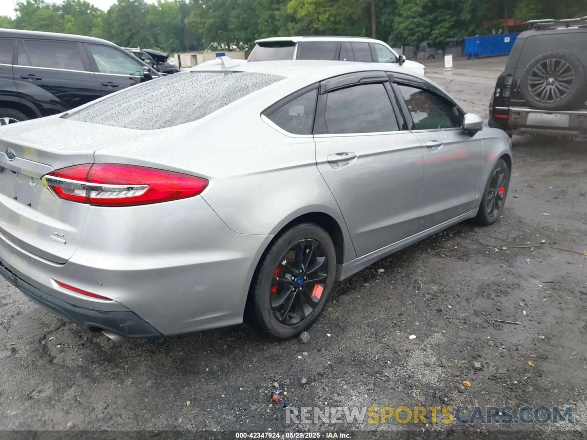 4 Photograph of a damaged car 3FA6P0HD5LR150418 FORD FUSION 2020