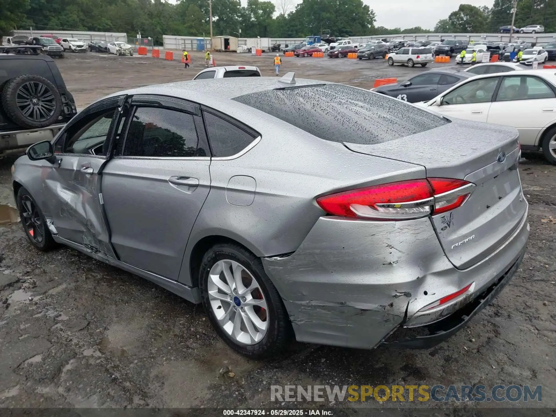 6 Photograph of a damaged car 3FA6P0HD5LR150418 FORD FUSION 2020