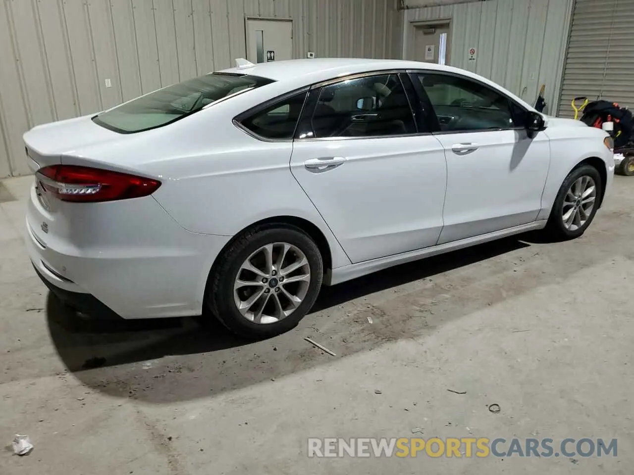 3 Photograph of a damaged car 3FA6P0HD5LR184245 FORD FUSION 2020