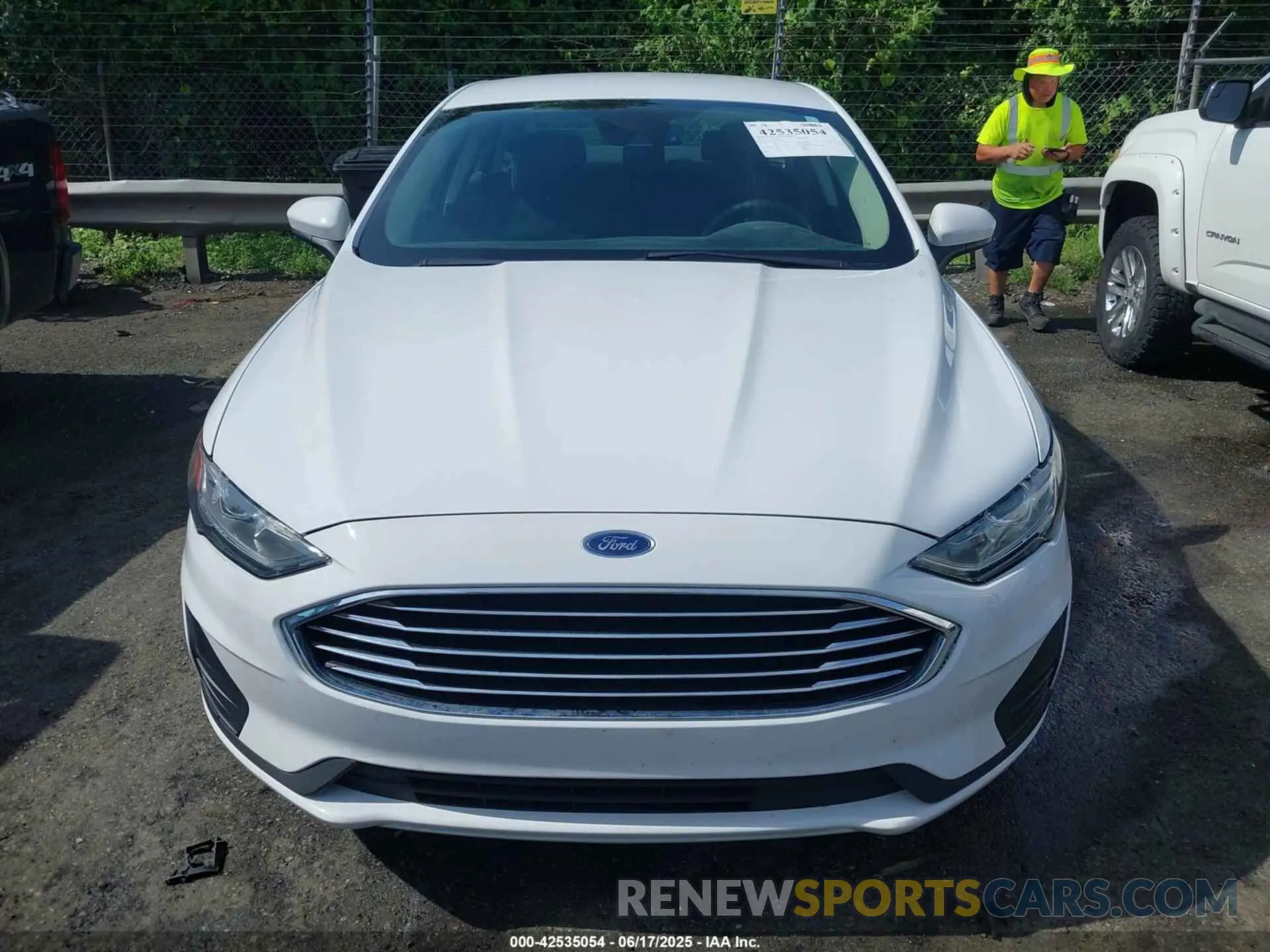 12 Photograph of a damaged car 3FA6P0HD5LR197416 FORD FUSION 2020