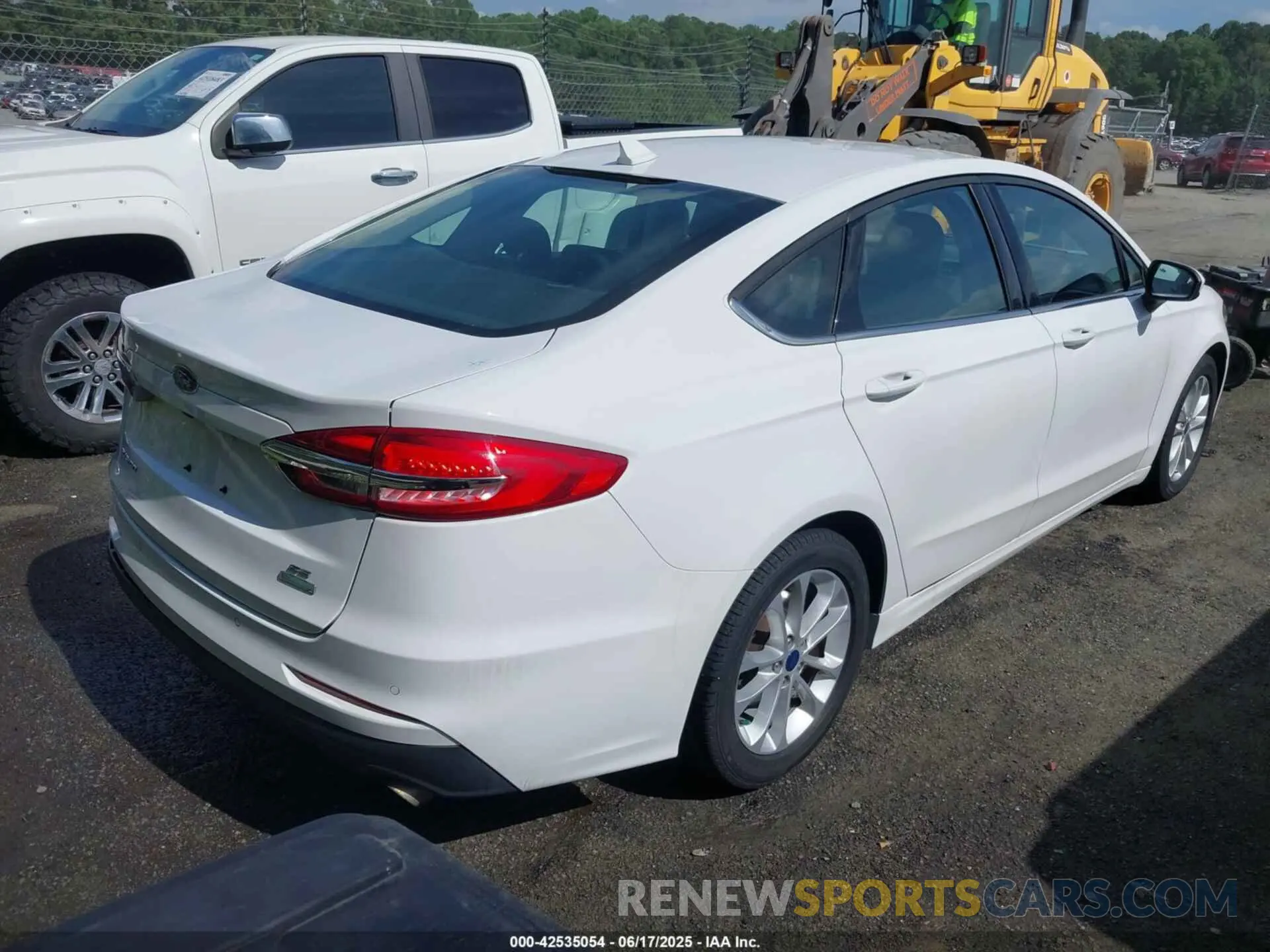 4 Photograph of a damaged car 3FA6P0HD5LR197416 FORD FUSION 2020
