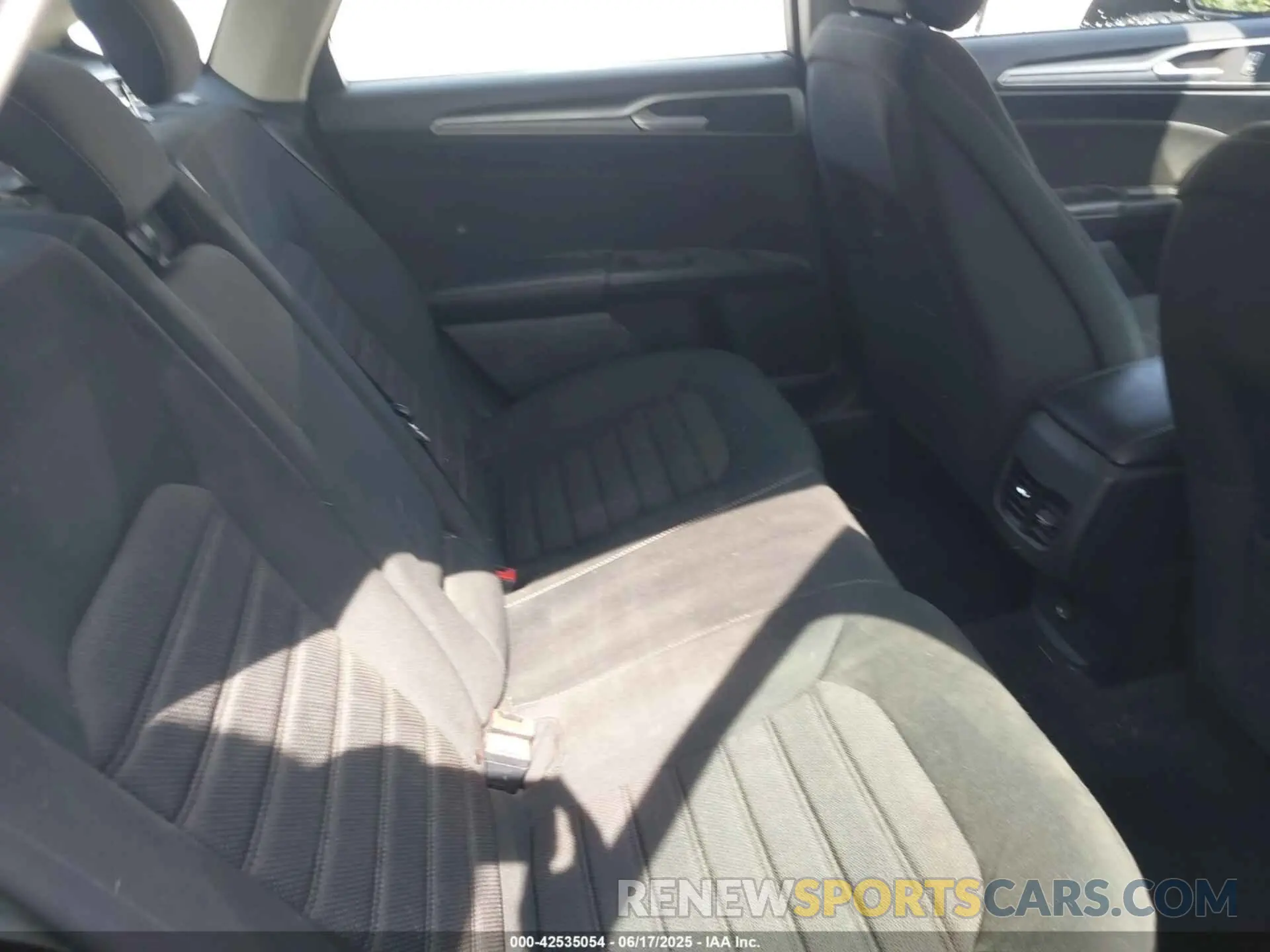 8 Photograph of a damaged car 3FA6P0HD5LR197416 FORD FUSION 2020