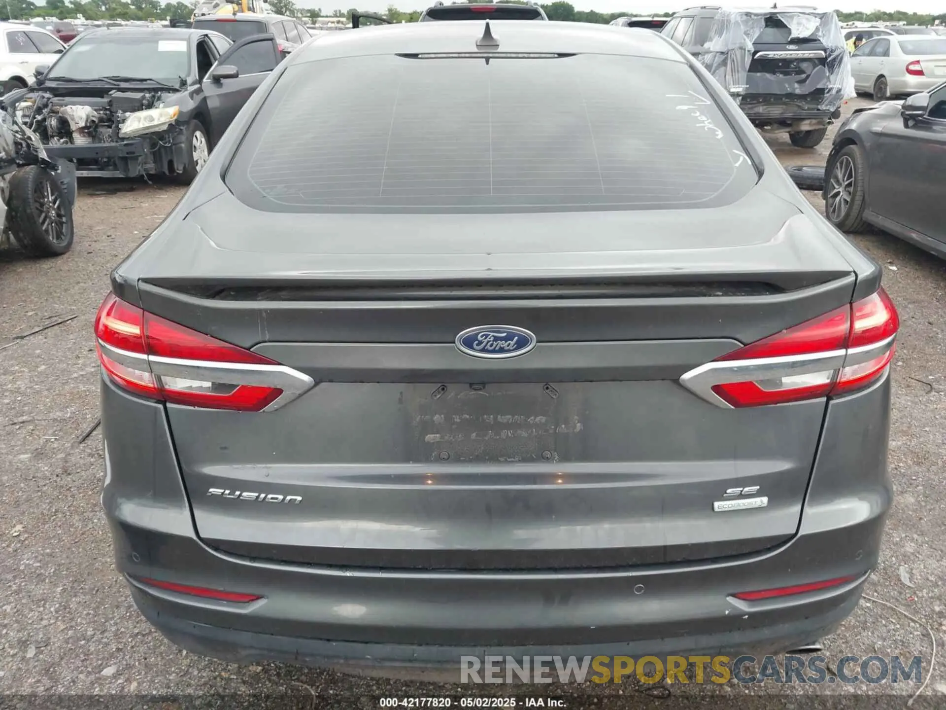 16 Photograph of a damaged car 3FA6P0HD5LR198744 FORD FUSION 2020