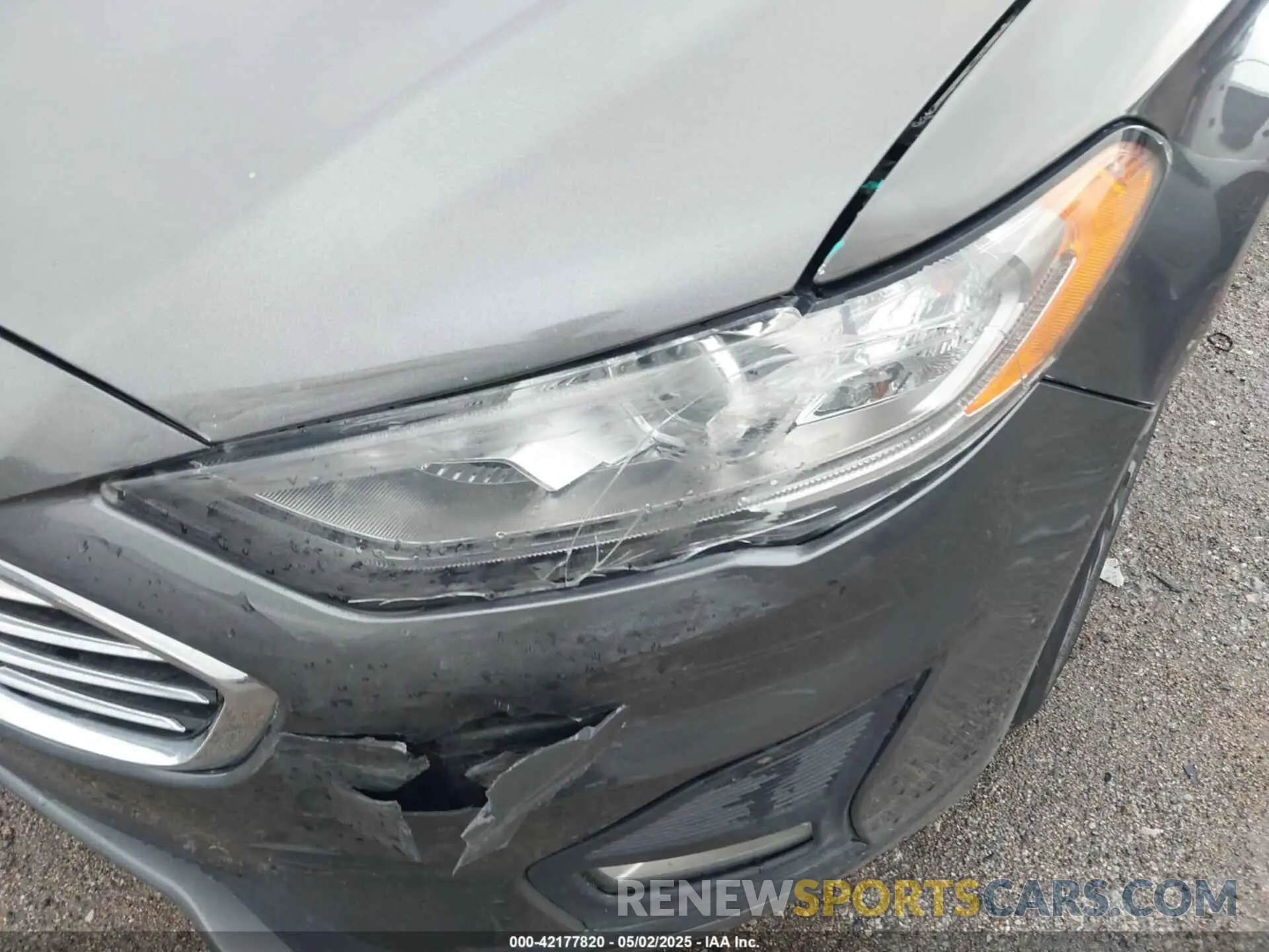 17 Photograph of a damaged car 3FA6P0HD5LR198744 FORD FUSION 2020