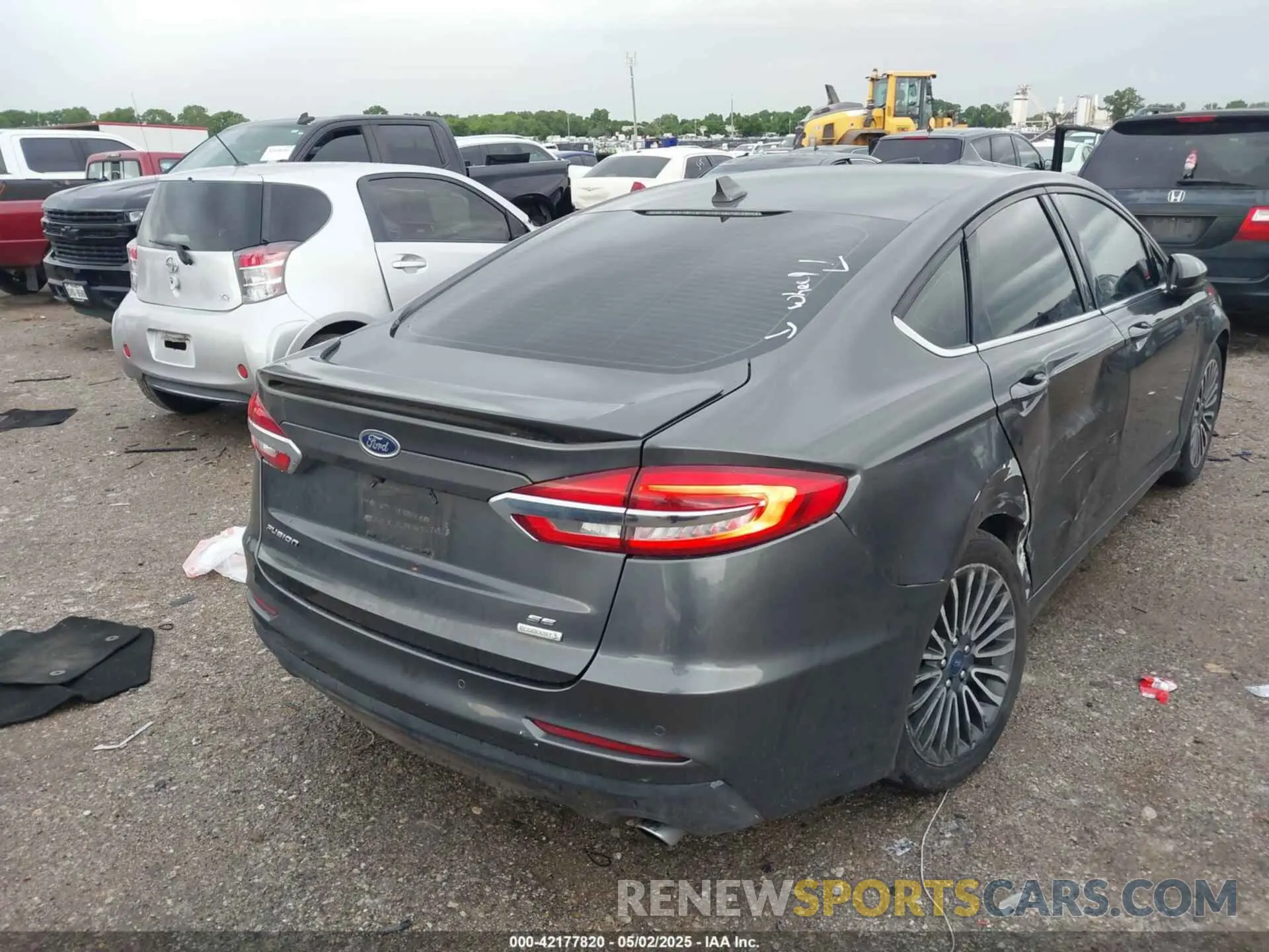 4 Photograph of a damaged car 3FA6P0HD5LR198744 FORD FUSION 2020