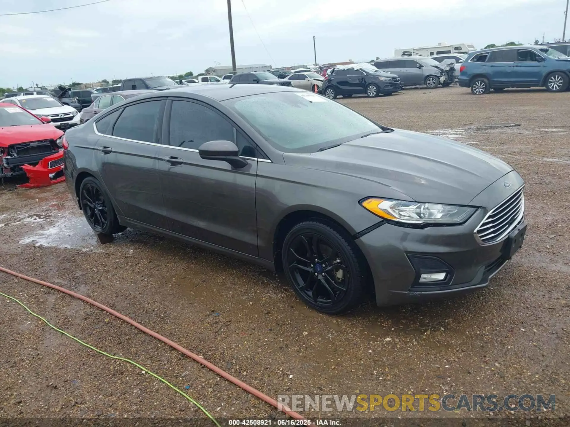 1 Photograph of a damaged car 3FA6P0HD5LR198811 FORD FUSION 2020