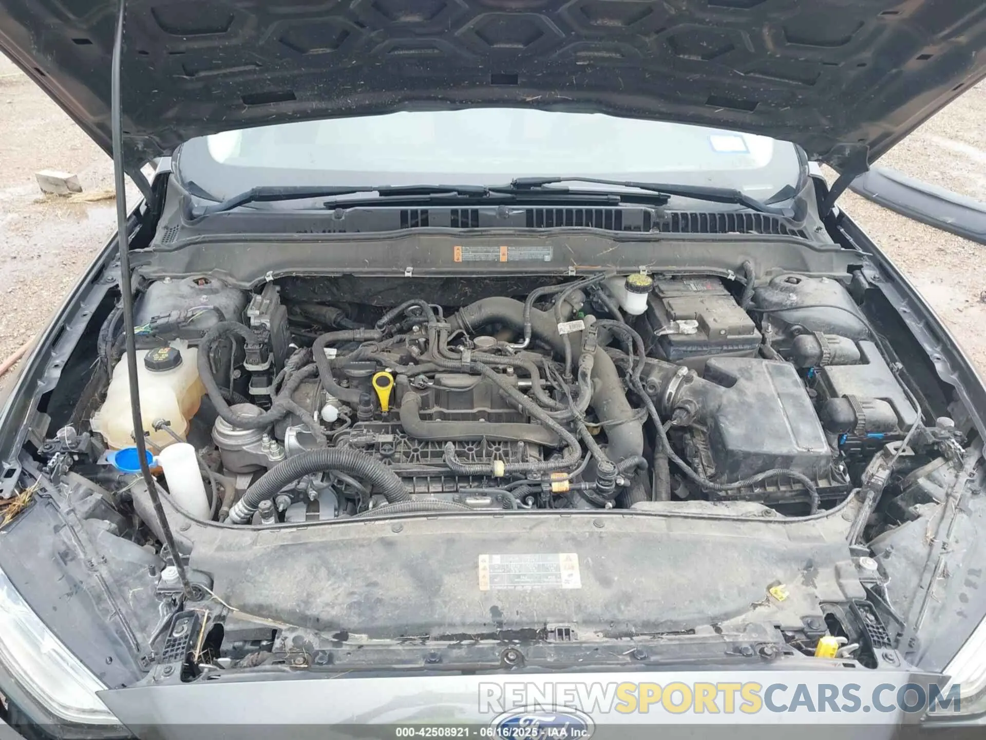 10 Photograph of a damaged car 3FA6P0HD5LR198811 FORD FUSION 2020