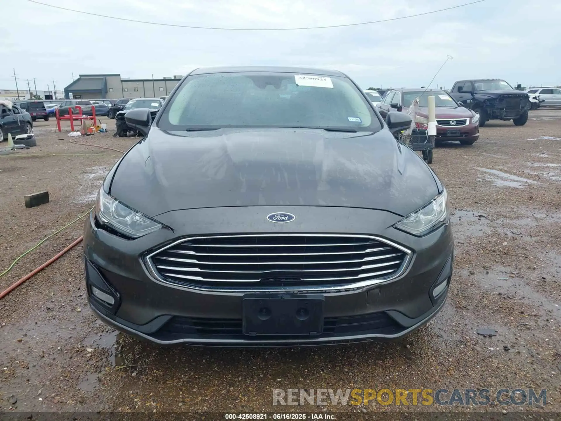 13 Photograph of a damaged car 3FA6P0HD5LR198811 FORD FUSION 2020