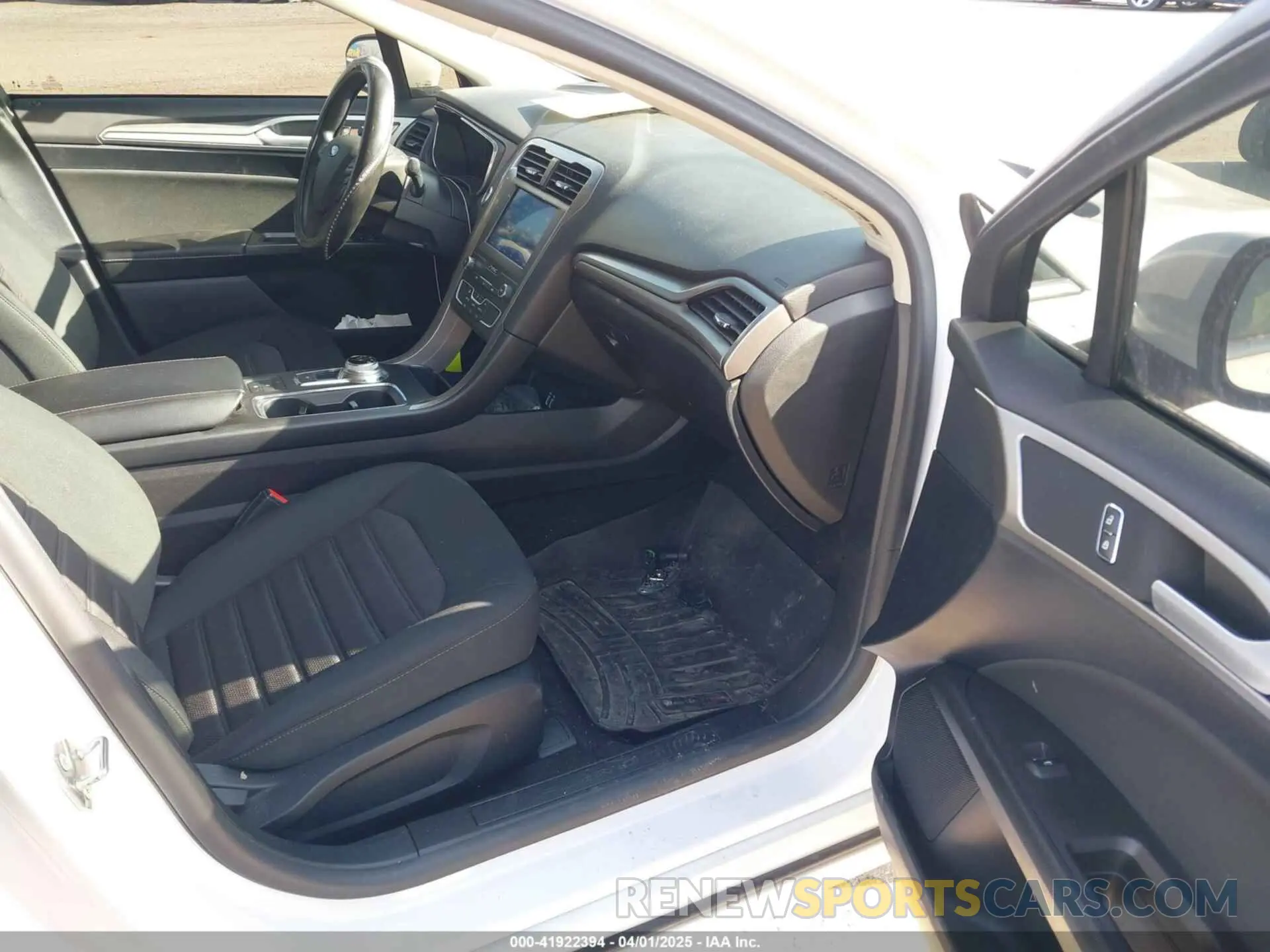 5 Photograph of a damaged car 3FA6P0HD5LR217941 FORD FUSION 2020