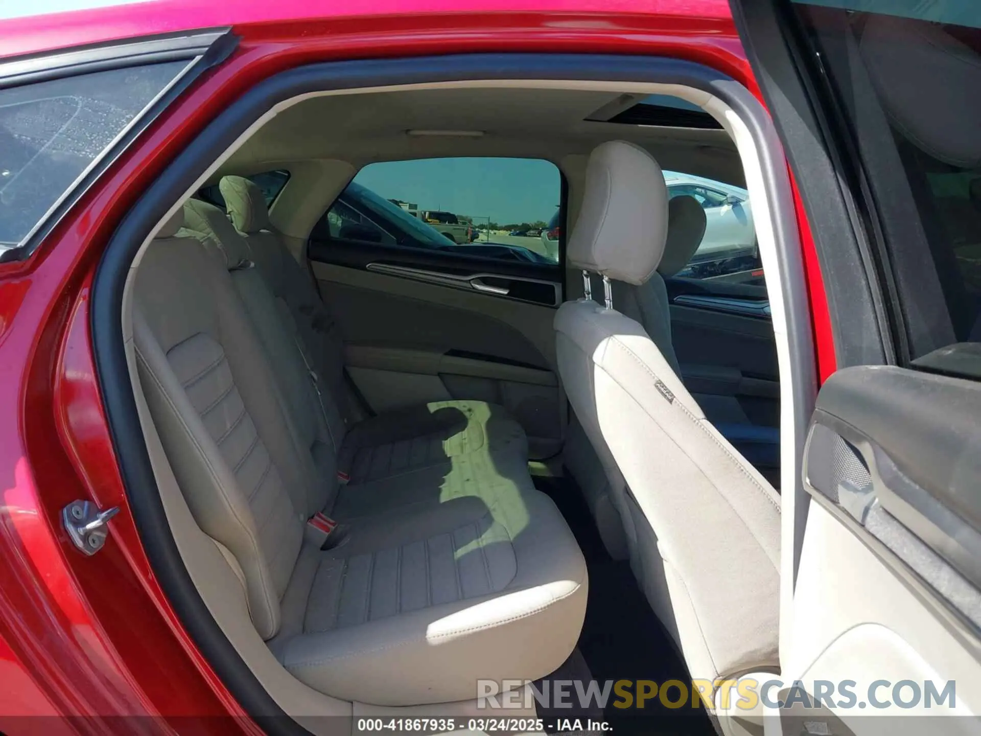 8 Photograph of a damaged car 3FA6P0HD5LR221293 FORD FUSION 2020