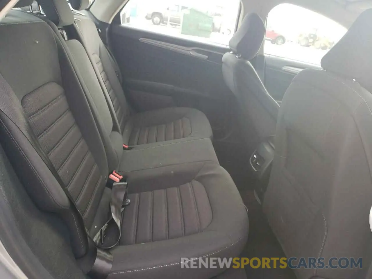 10 Photograph of a damaged car 3FA6P0HD5LR225019 FORD FUSION 2020