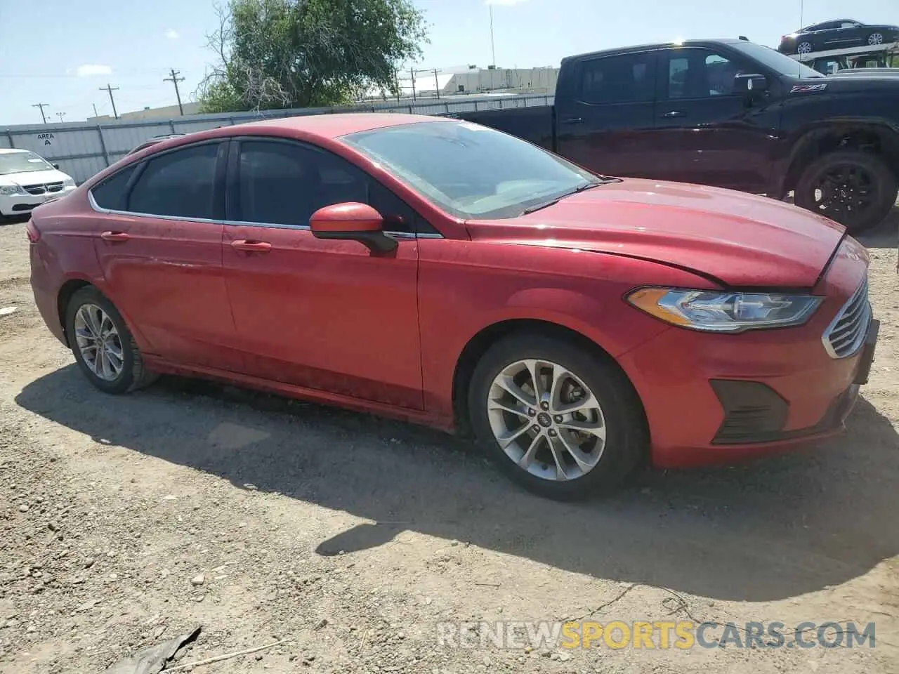 4 Photograph of a damaged car 3FA6P0HD5LR226073 FORD FUSION 2020