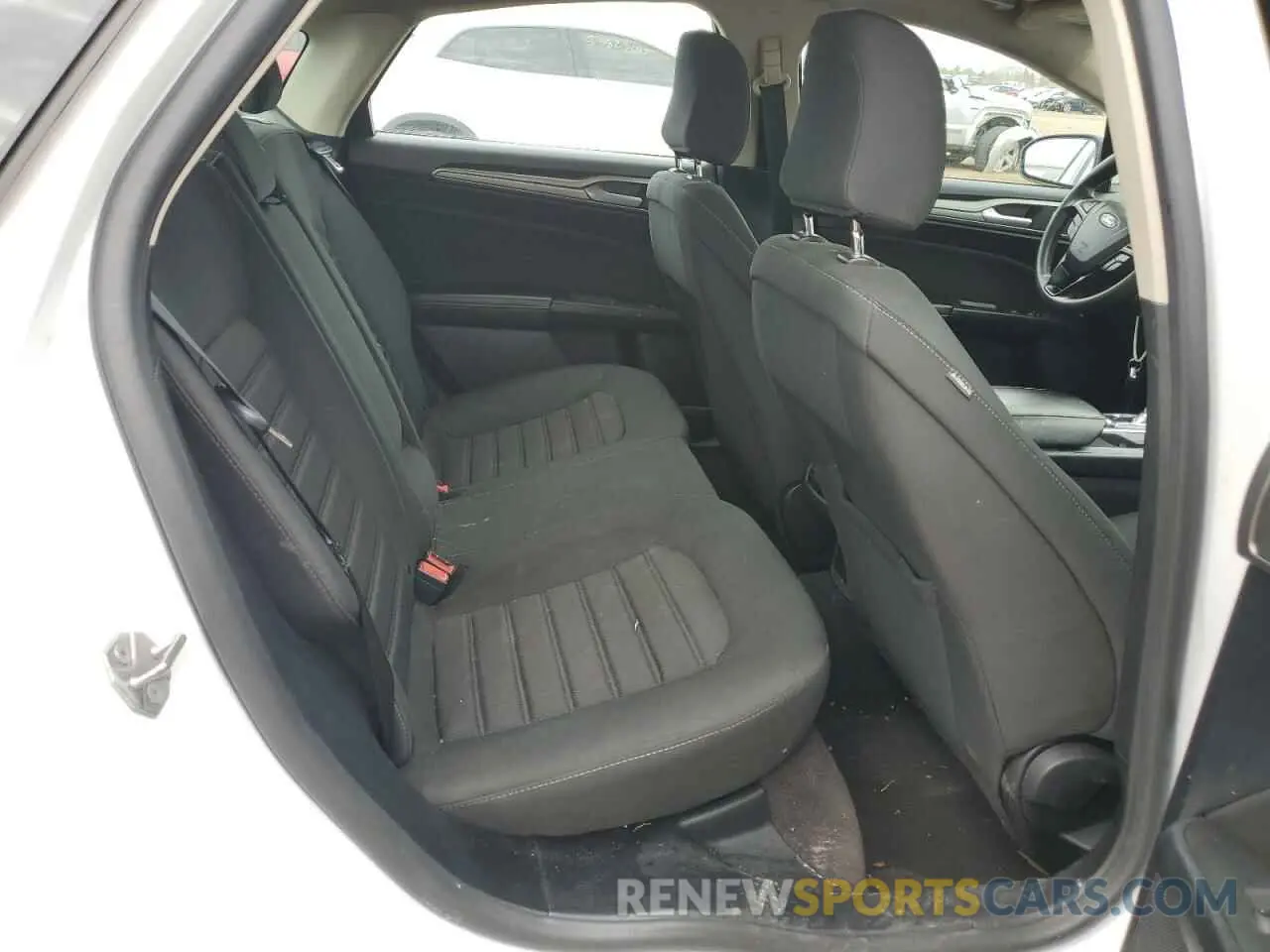 10 Photograph of a damaged car 3FA6P0HD5LR255590 FORD FUSION 2020