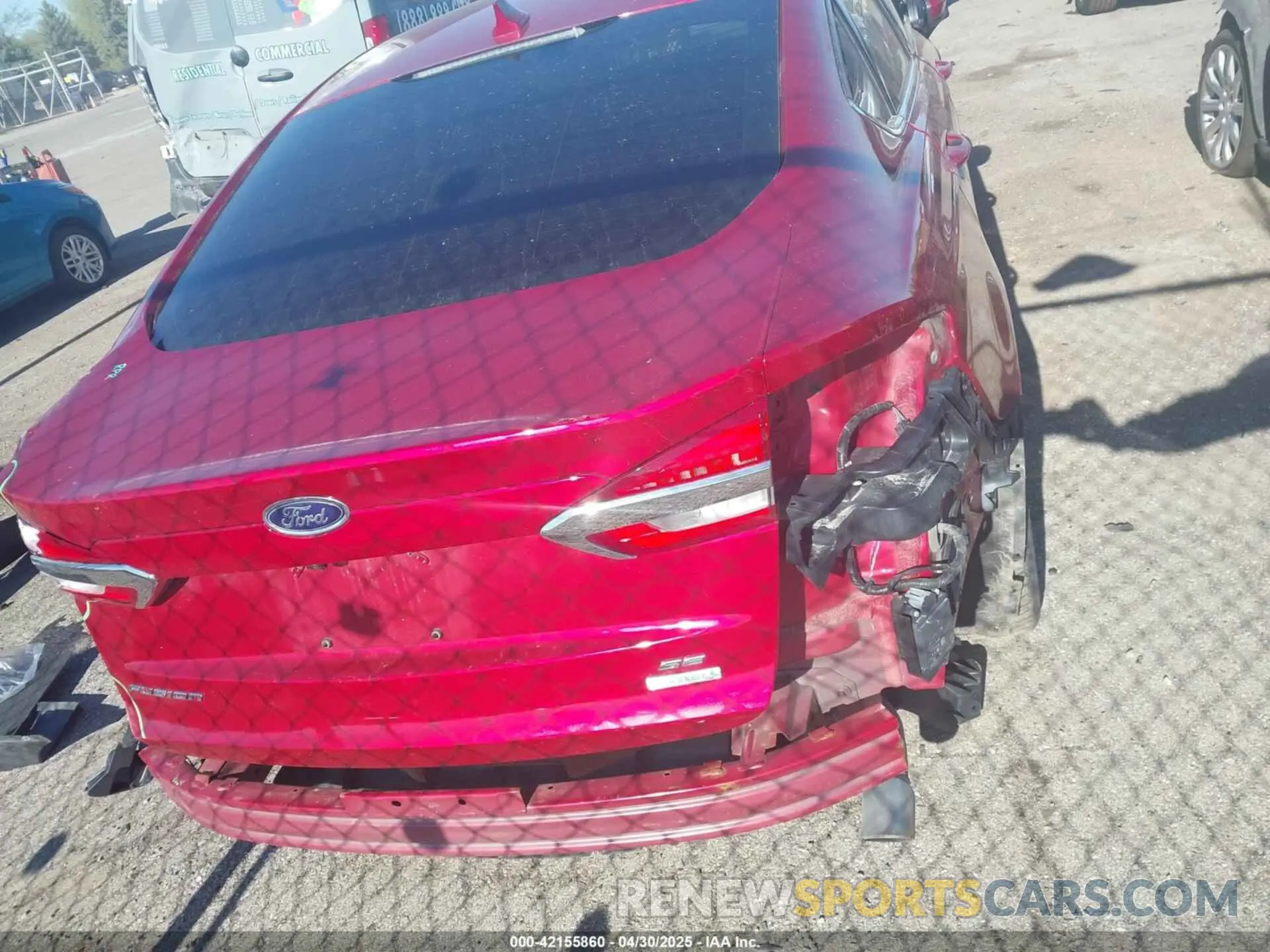17 Photograph of a damaged car 3FA6P0HD6LR108338 FORD FUSION 2020