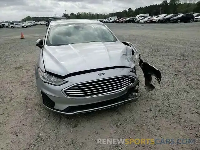 10 Photograph of a damaged car 3FA6P0HD6LR122367 FORD FUSION 2020