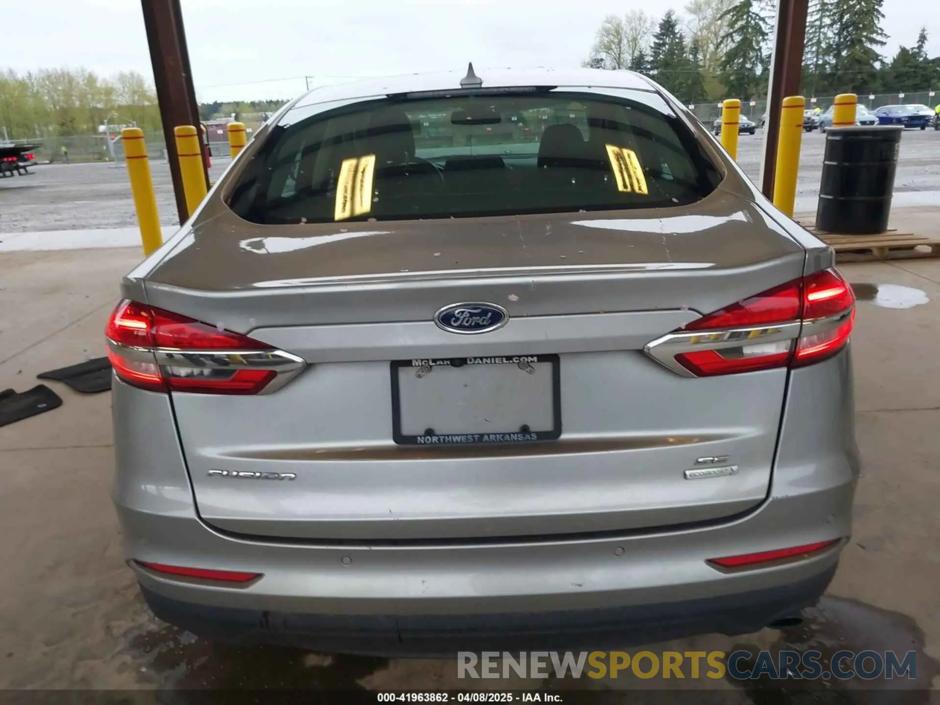 17 Photograph of a damaged car 3FA6P0HD6LR122451 FORD FUSION 2020