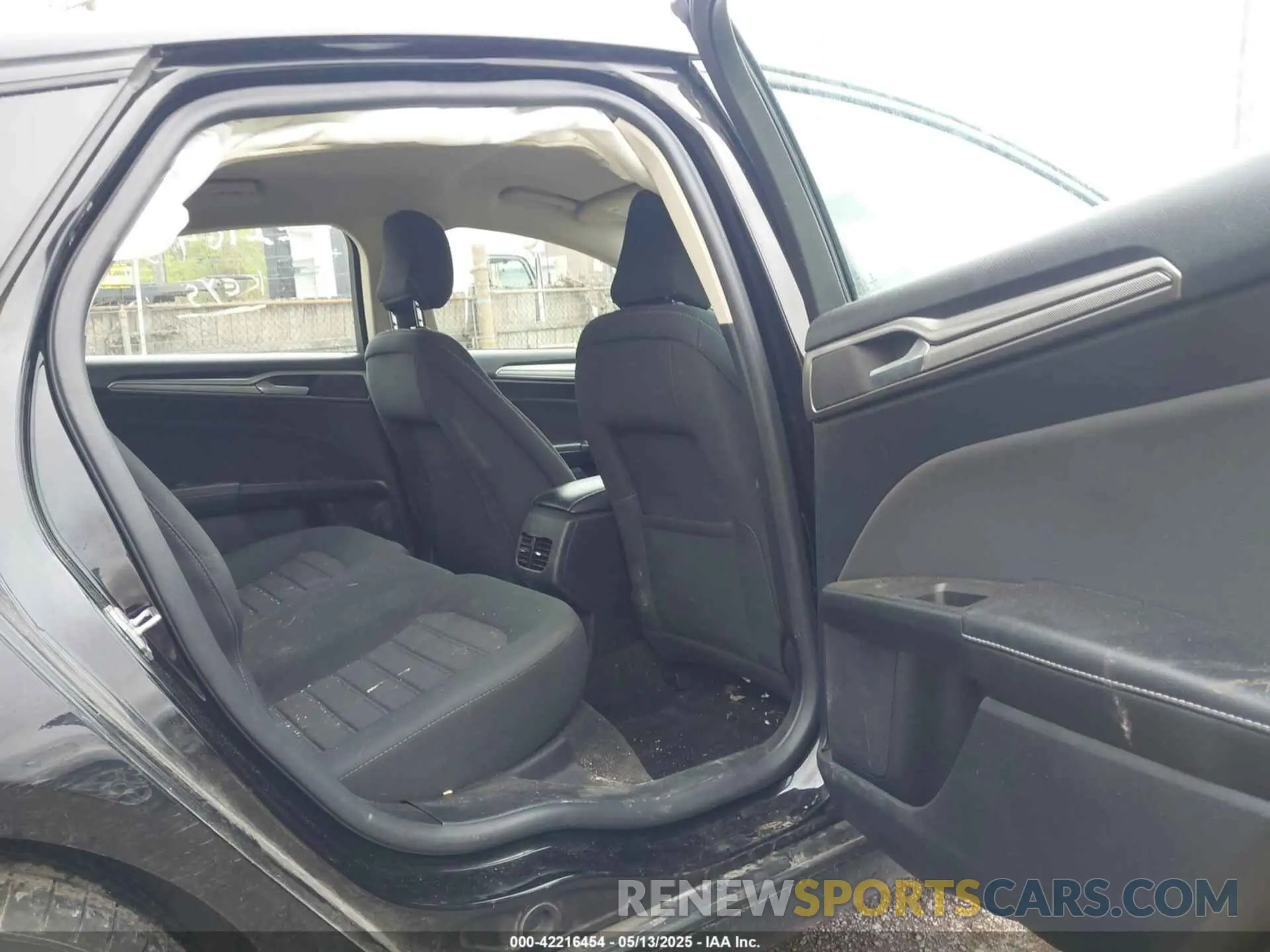 8 Photograph of a damaged car 3FA6P0HD6LR179412 FORD FUSION 2020